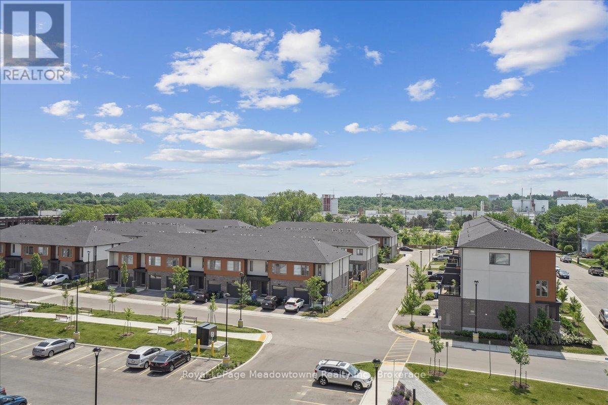 












321 - 120 HURON STREET

,
Guelph (St. Patrick's Ward),




Ontario
N1E0T8

