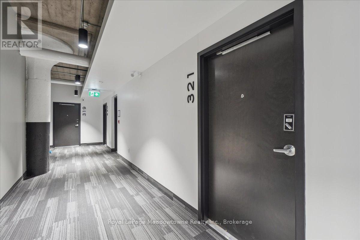 












321 - 120 HURON STREET

,
Guelph (St. Patrick's Ward),




Ontario
N1E0T8

