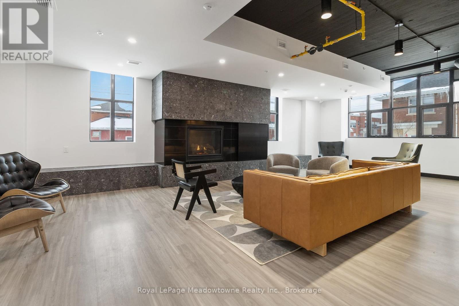 












321 - 120 HURON STREET

,
Guelph (St. Patrick's Ward),




Ontario
N1E0T8

