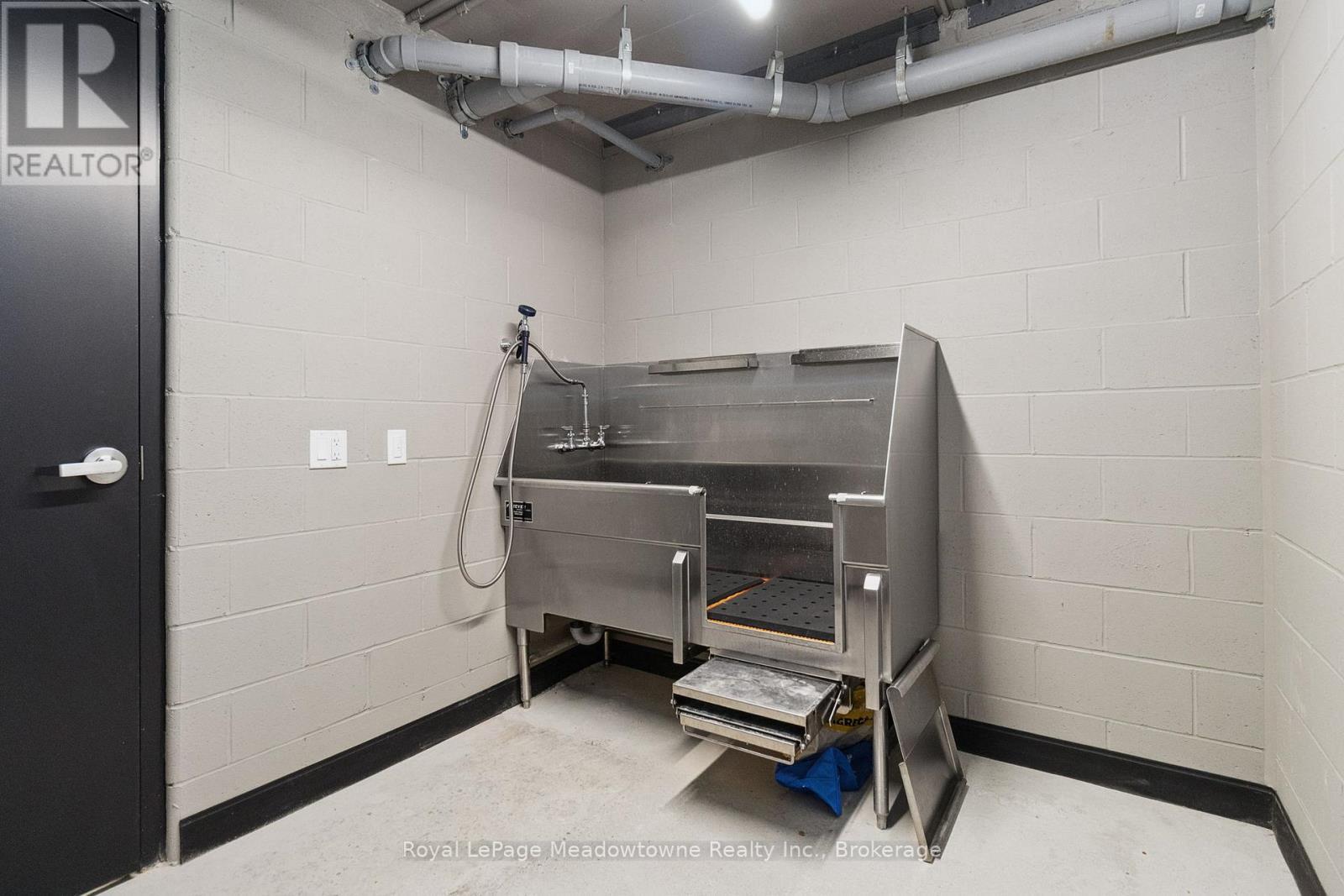












321 - 120 HURON STREET

,
Guelph (St. Patrick's Ward),




Ontario
N1E0T8

