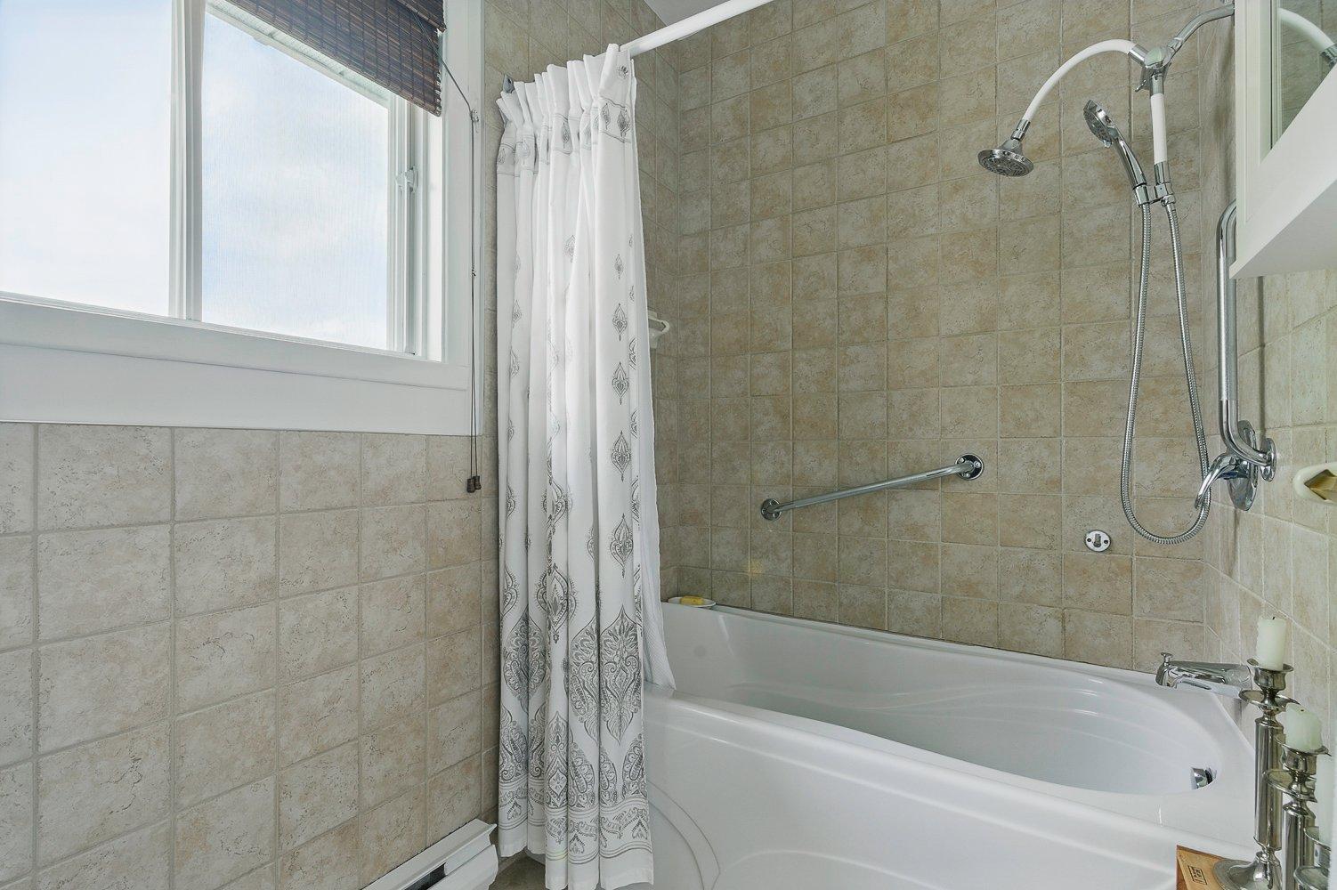 









45


Rue Thibodeau

,
Sainte-Agathe-des-Monts,




QC
J9C2L8

