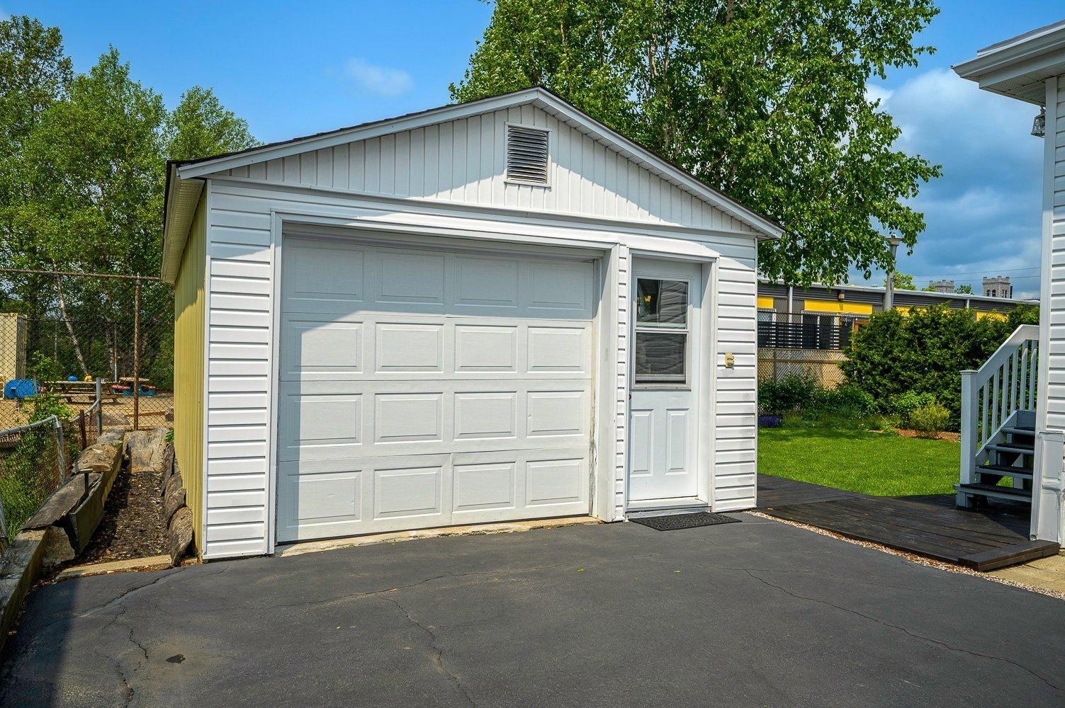 









45


Rue Thibodeau

,
Sainte-Agathe-des-Monts,




QC
J9C2L8

