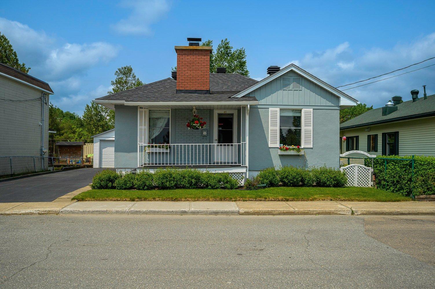 









45


Rue Thibodeau

,
Sainte-Agathe-des-Monts,




QC
J9C2L8

