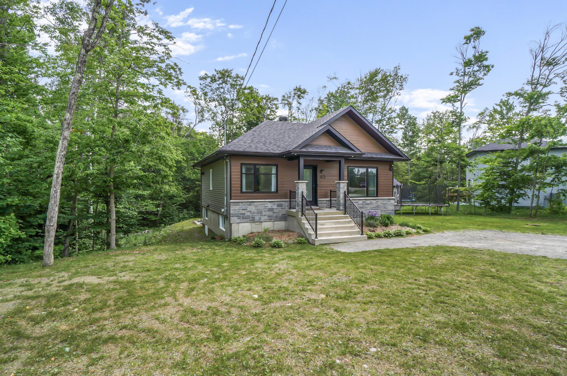 









45


Rue du Faon

,
Saint-Calixte,




QC
J0K1Z0

