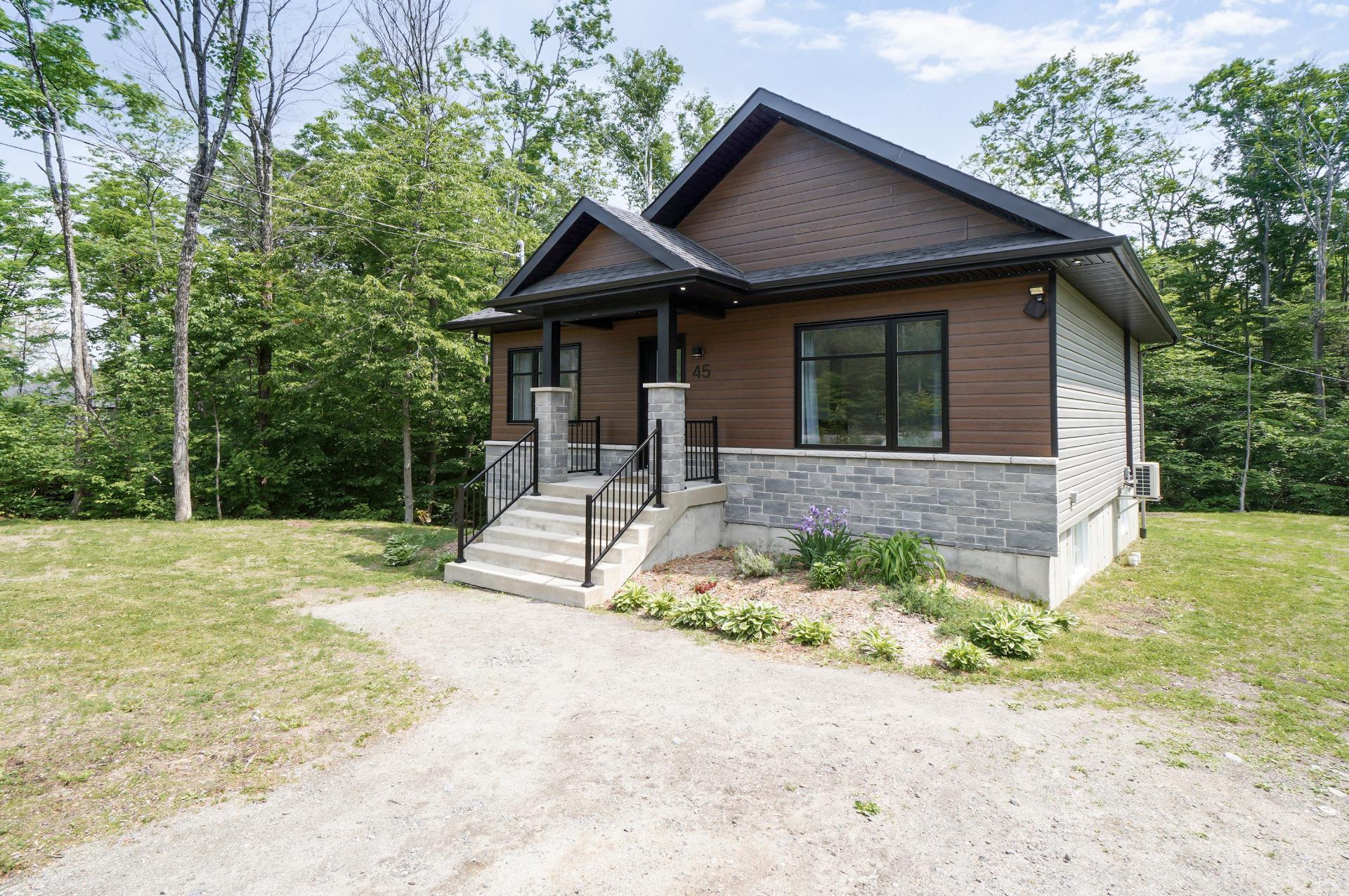 









45


Rue du Faon

,
Saint-Calixte,




QC
J0K1Z0

