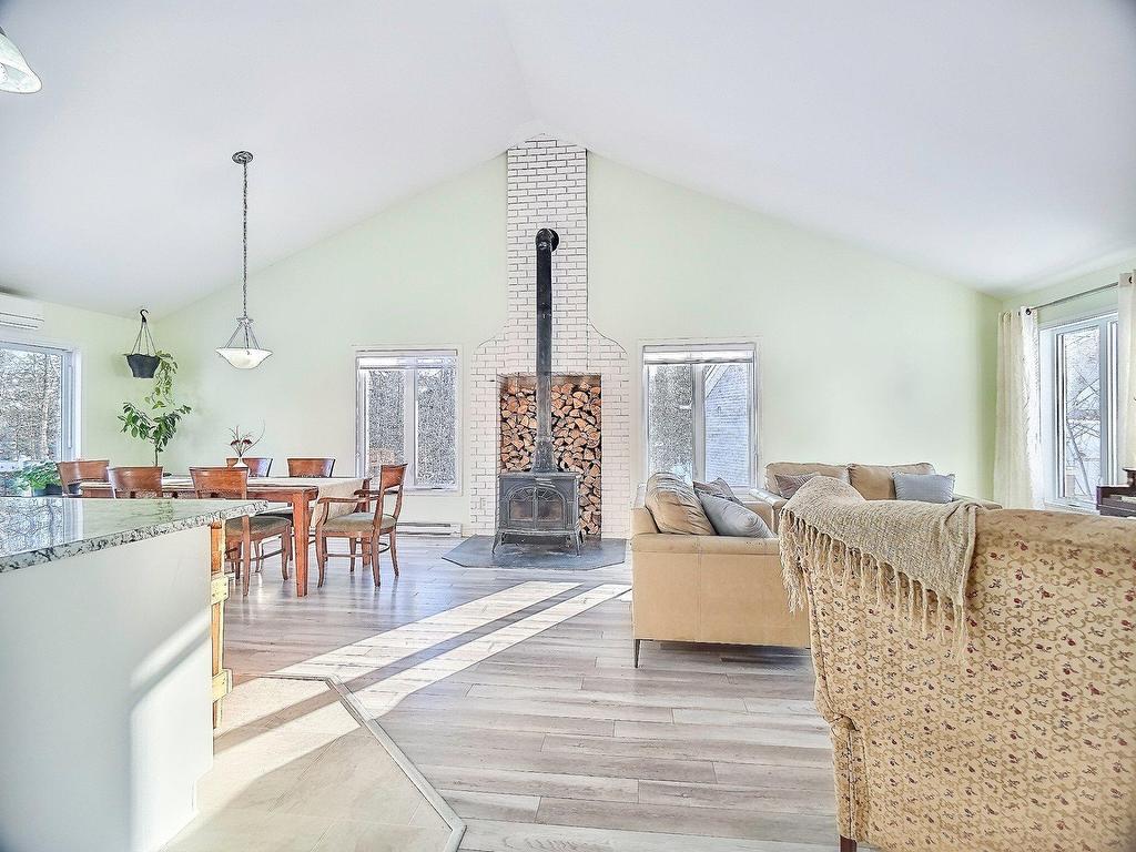 









34


Ch. du Haut-Bois

,
Val-des-Monts,




QC
J8N0C9

