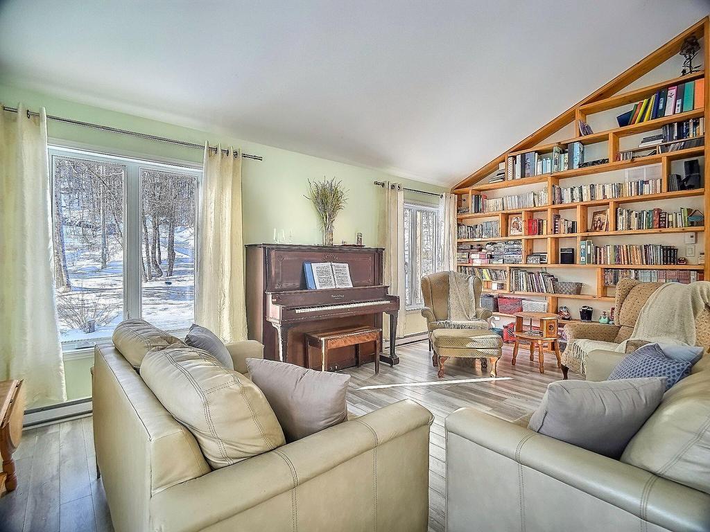 









34


Ch. du Haut-Bois

,
Val-des-Monts,




QC
J8N0C9

