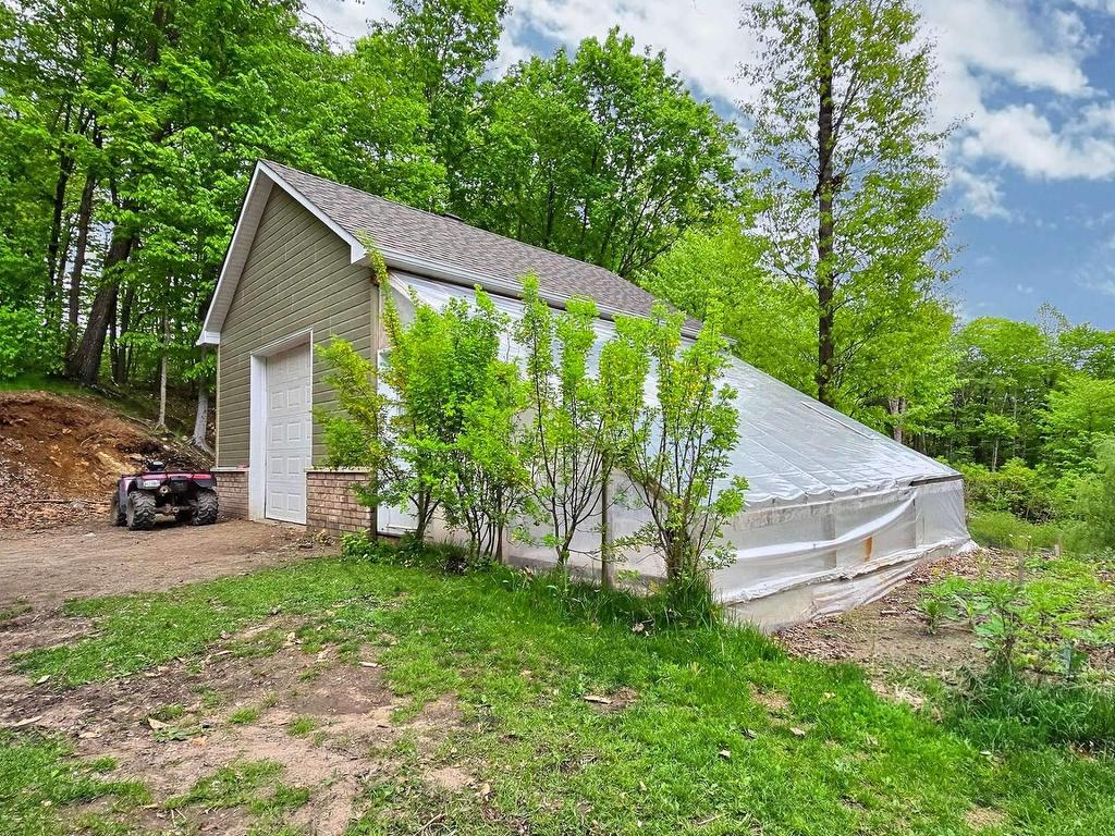 









34


Ch. du Haut-Bois

,
Val-des-Monts,




QC
J8N0C9

