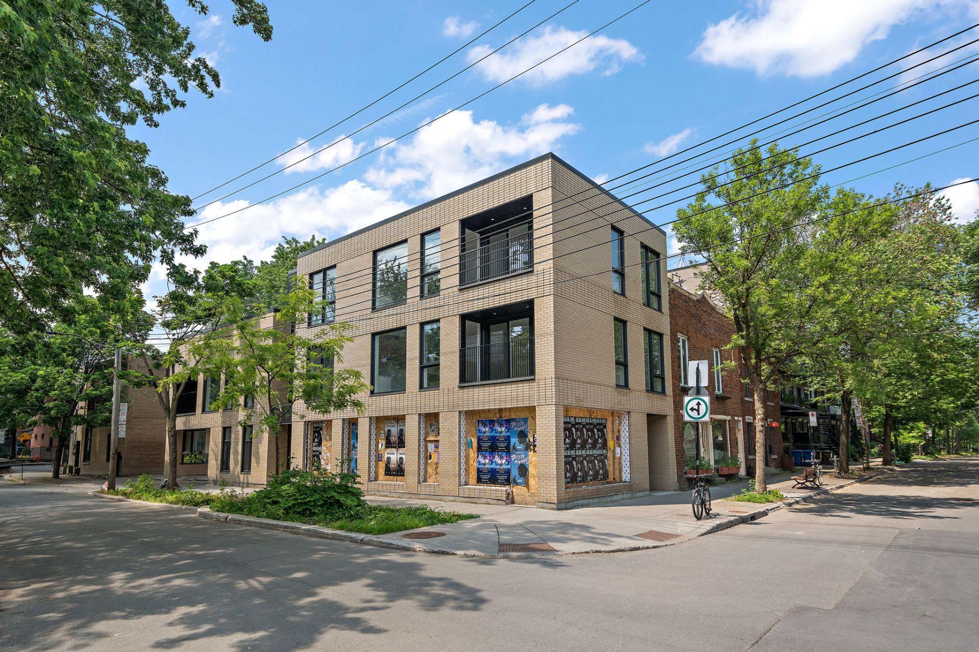 









4352


Rue De Brébeuf

,
Montréal (Le Plateau-Mont-Royal),




QC
H2J3K9

