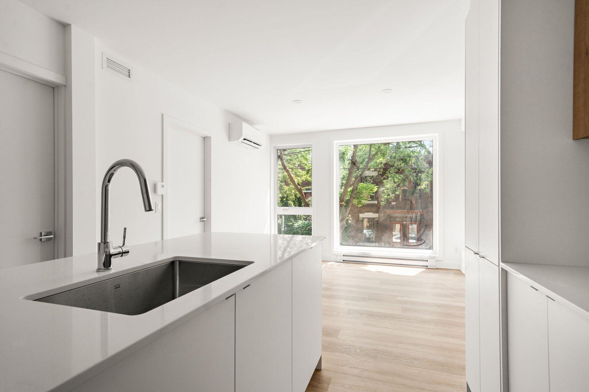 









4352


Rue De Brébeuf

,
Montréal (Le Plateau-Mont-Royal),




QC
H2J3K9

