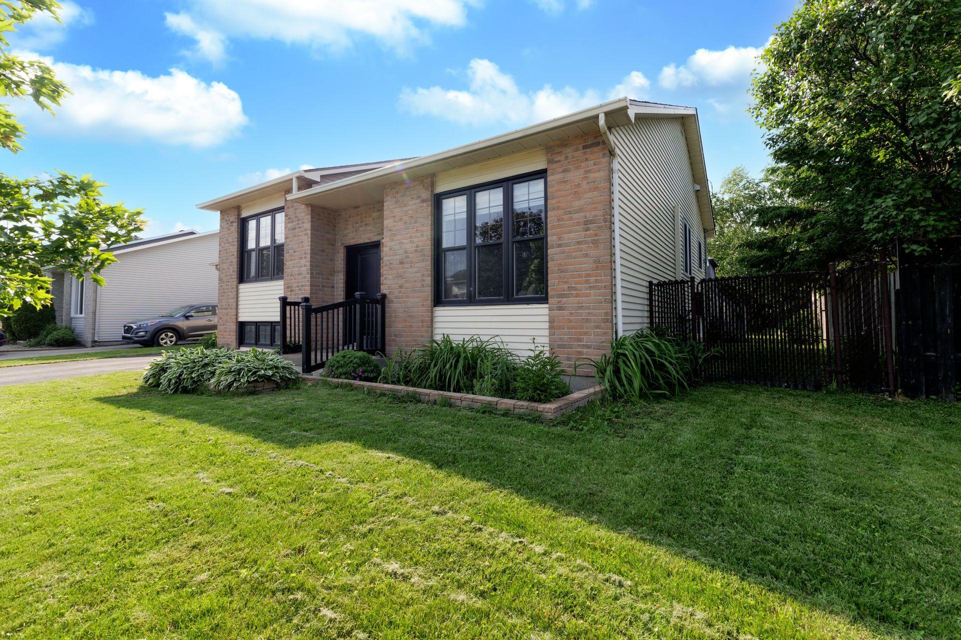 









2790


Rue Honoré-Mercier

,
Vaudreuil-Dorion,




QC
J7V8P5

