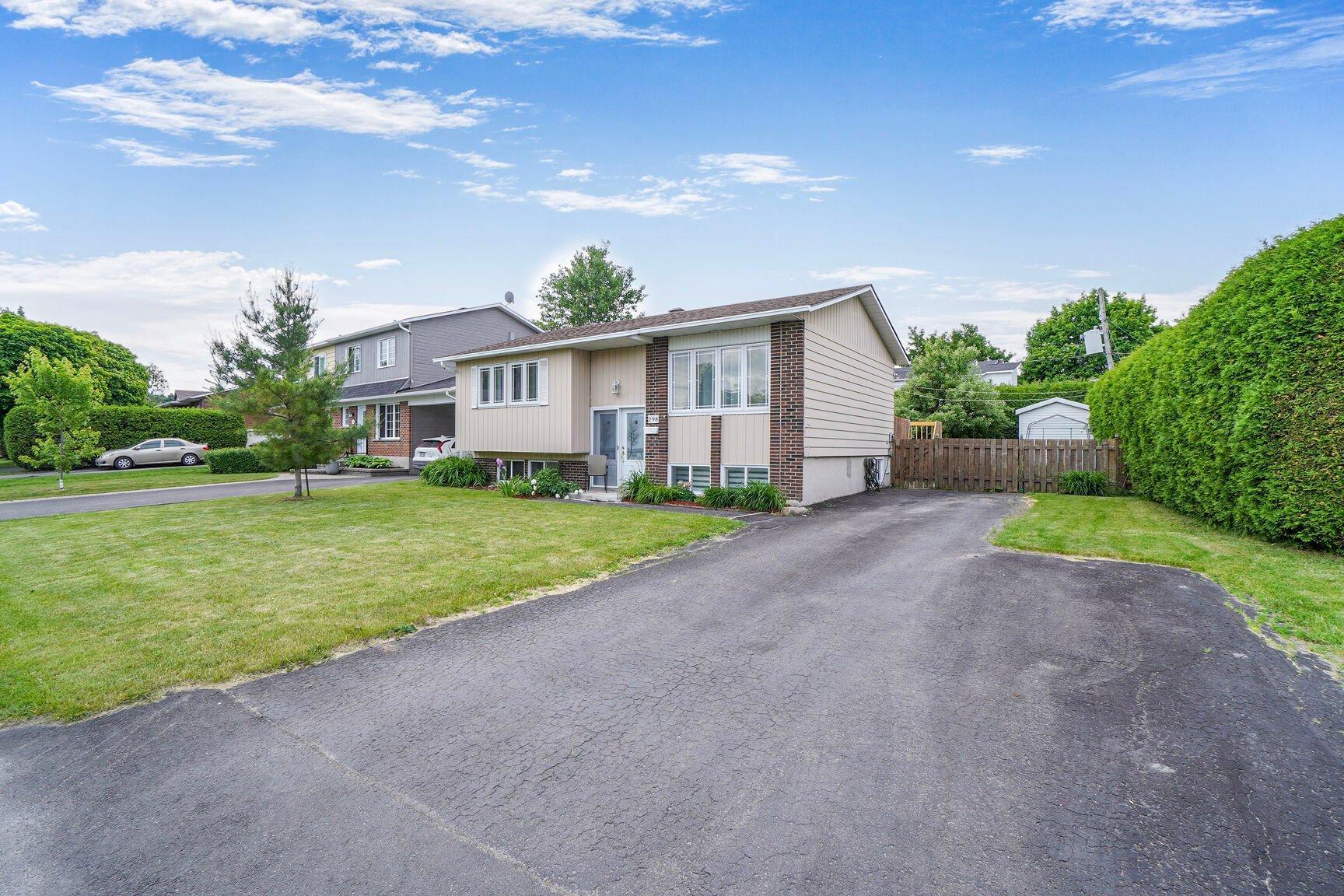 









298


Rue de Milan

,
Saint-Eustache,




QC
J7P4R3

