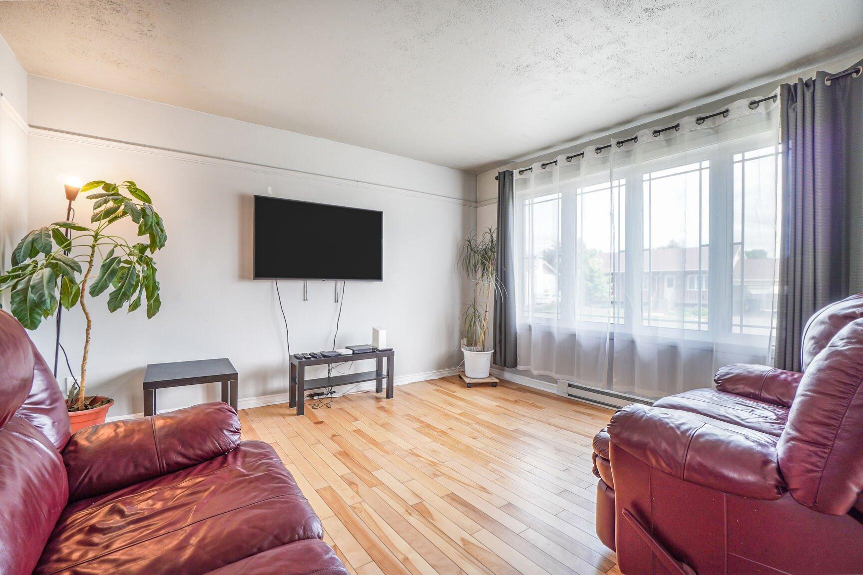 









298


Rue de Milan

,
Saint-Eustache,




QC
J7P4R3

