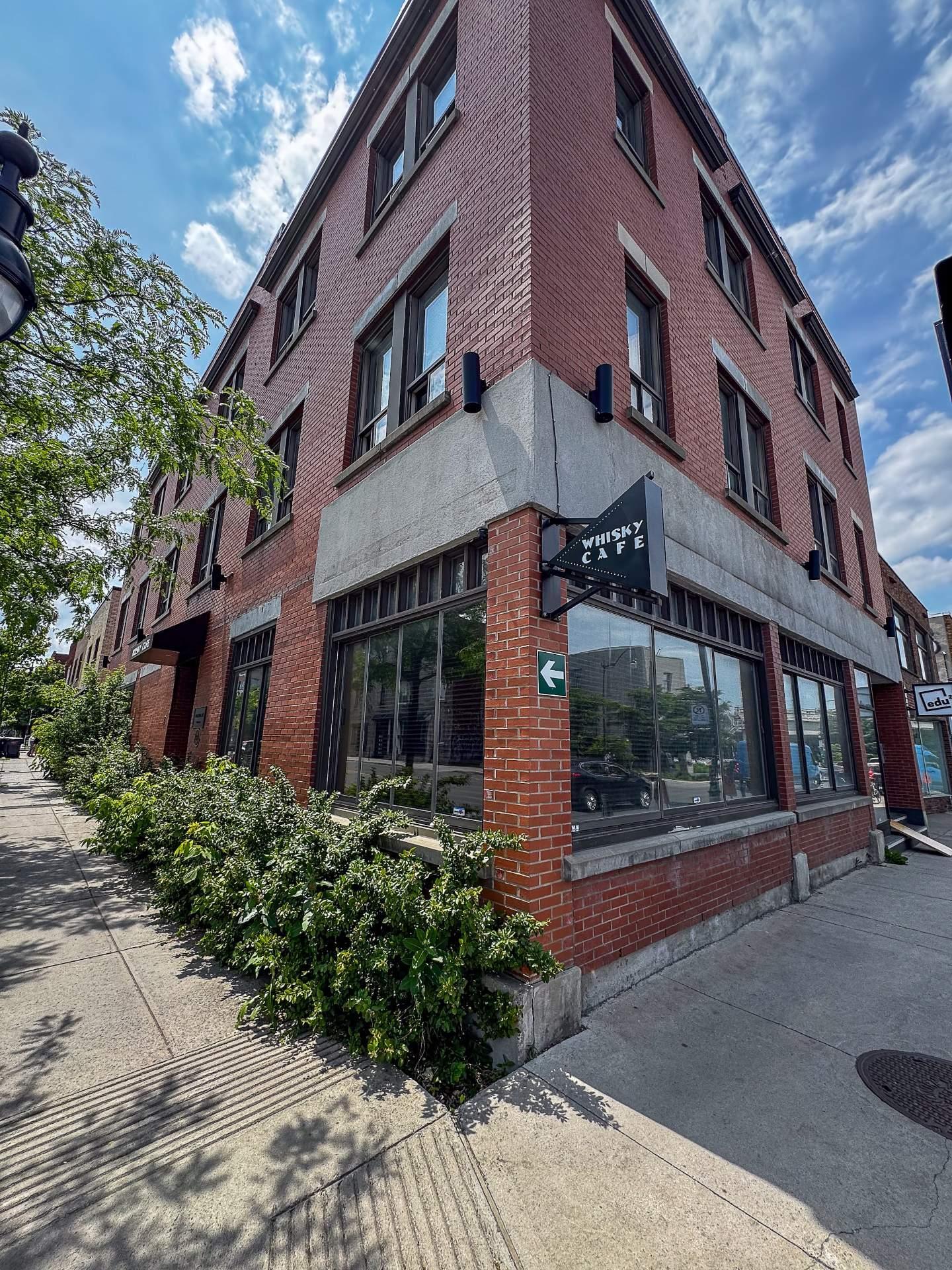 









5800

 - 5804


Boul. St-Laurent

,
Montréal (Villeray/Saint-Michel/Parc-Extension),




QC
H2T1T3


