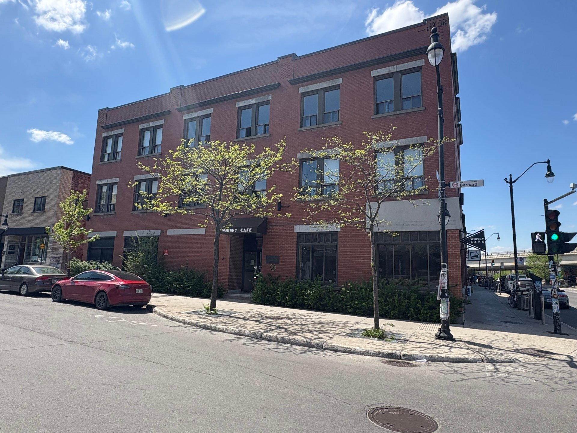 









5800

 - 5804


Boul. St-Laurent

,
Montréal (Villeray/Saint-Michel/Parc-Extension),




QC
H2T1T3

