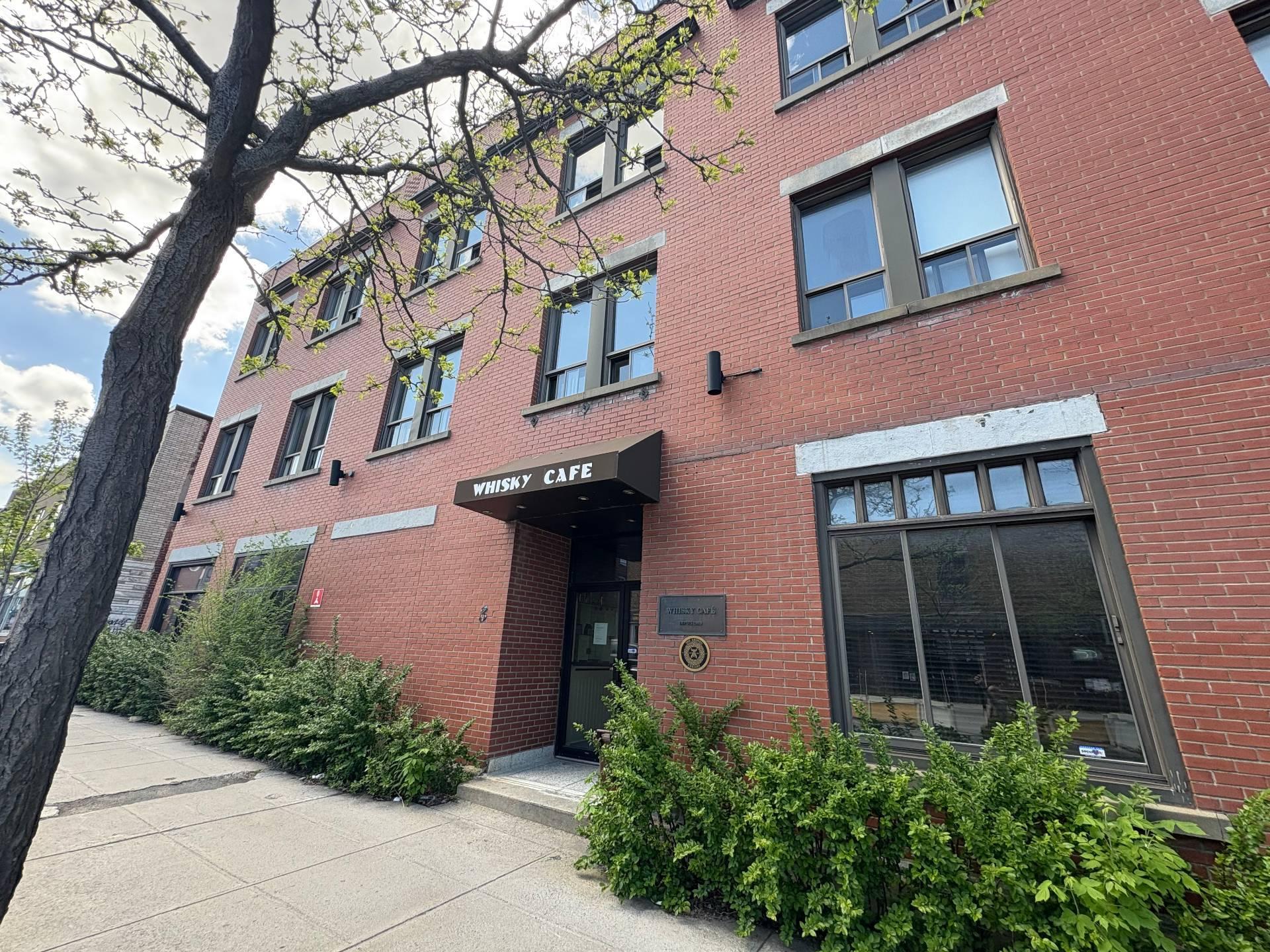 









5800

 - 5804


Boul. St-Laurent

,
Montréal (Villeray/Saint-Michel/Parc-Extension),




QC
H2T1T3


