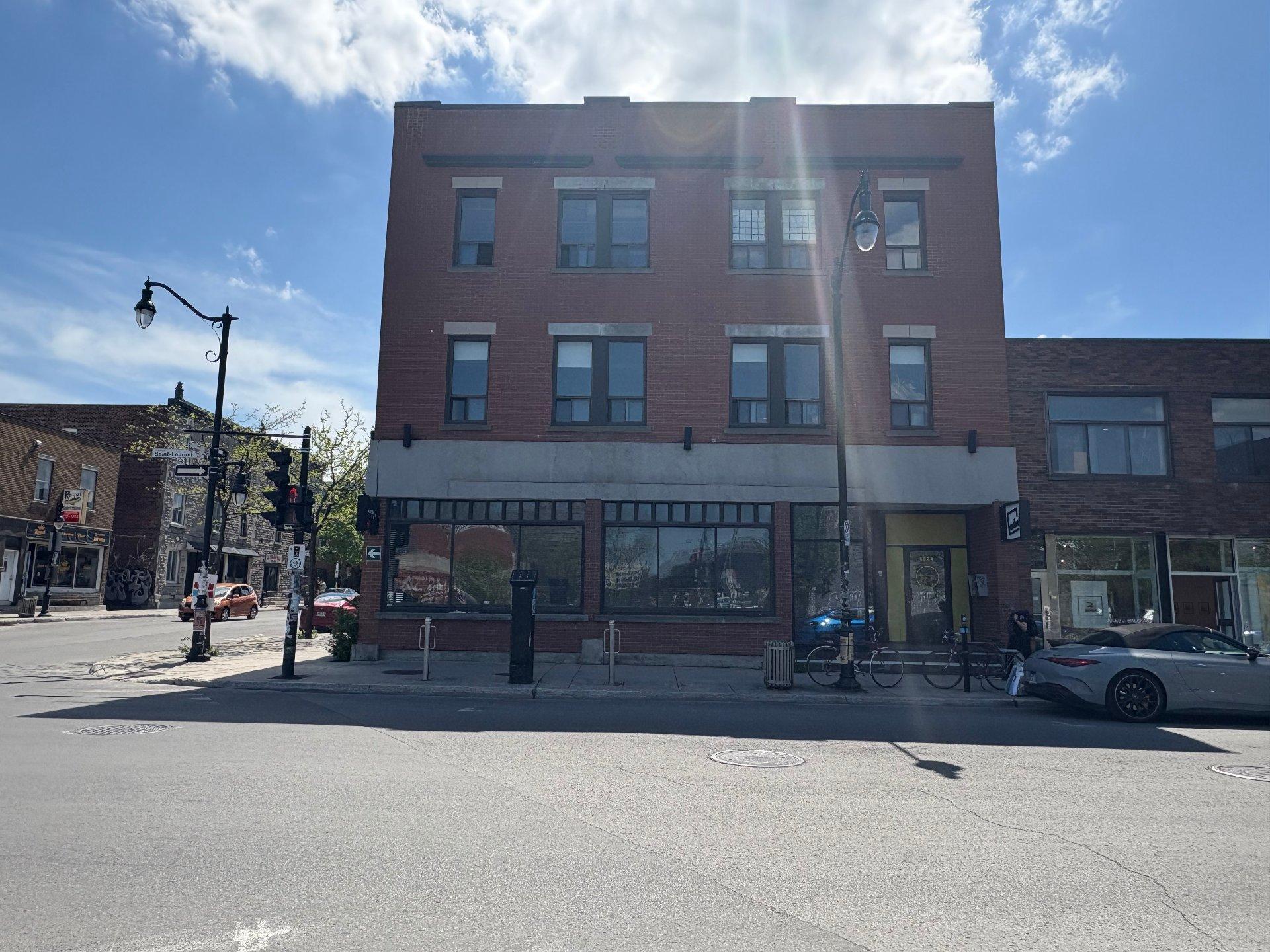 









5800

 - 5804


Boul. St-Laurent

,
Montréal (Villeray/Saint-Michel/Parc-Extension),




QC
H2T1T3

