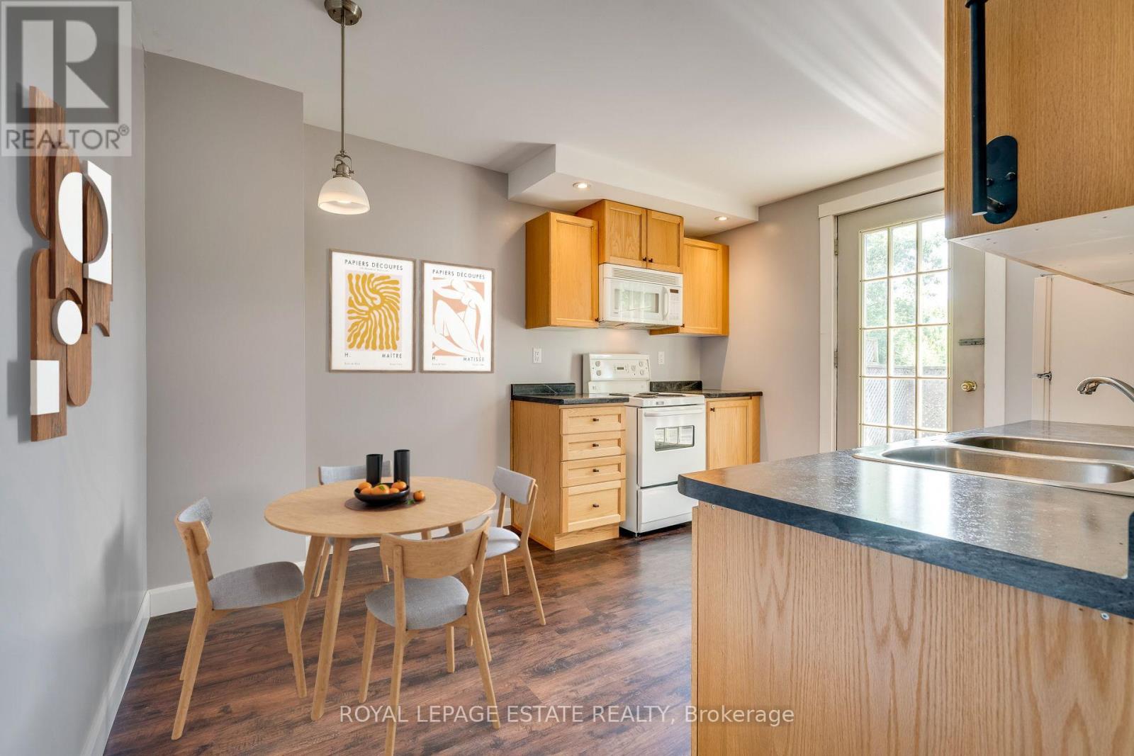 












54 KENILWORTH AVENUE

,
Toronto,




Ontario
M4L3S5

