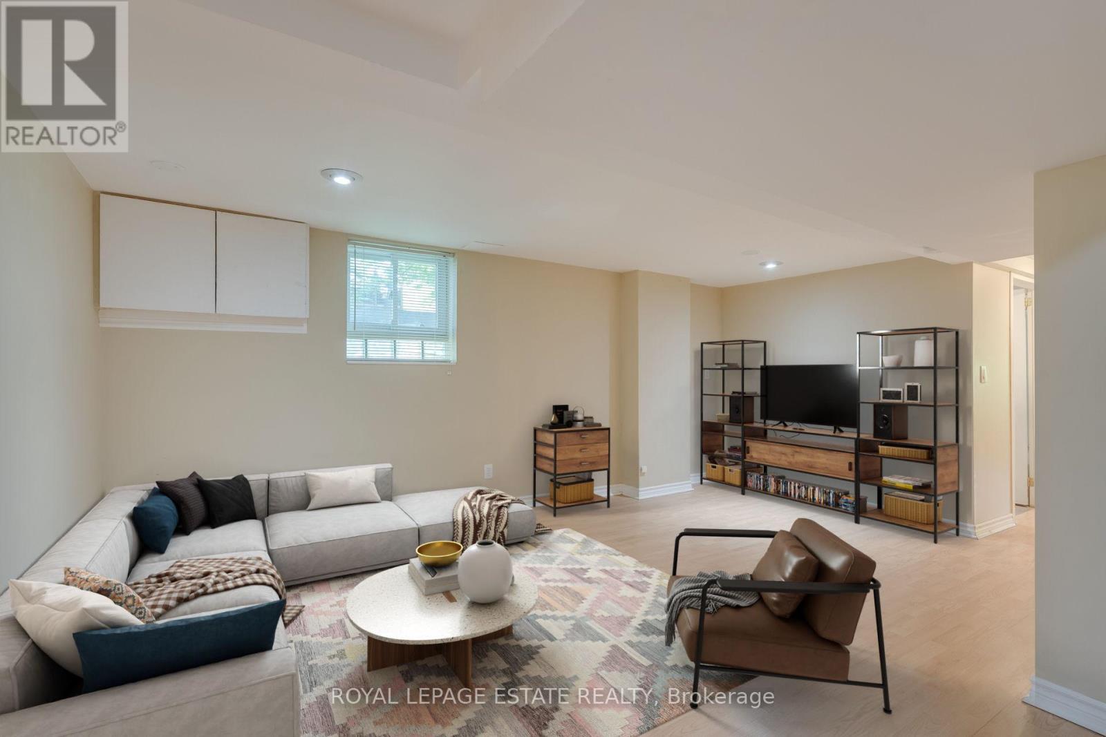 












54 KENILWORTH AVENUE

,
Toronto,




Ontario
M4L3S5

