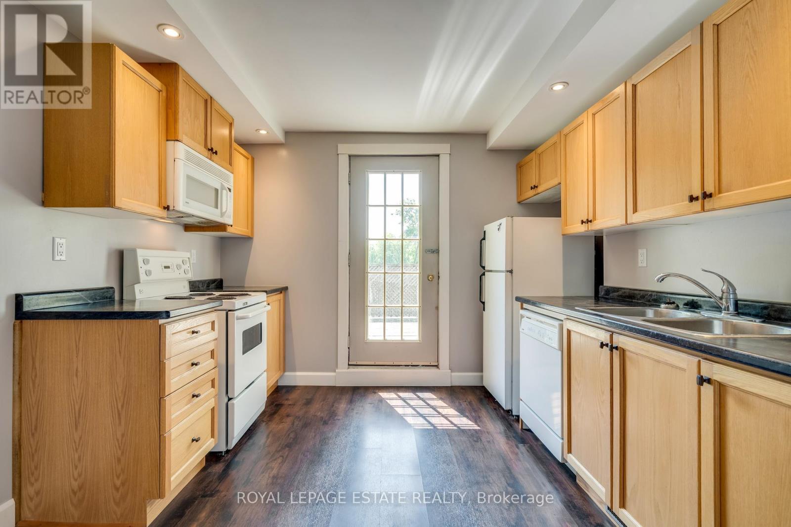 












54 KENILWORTH AVENUE

,
Toronto,




Ontario
M4L3S5

