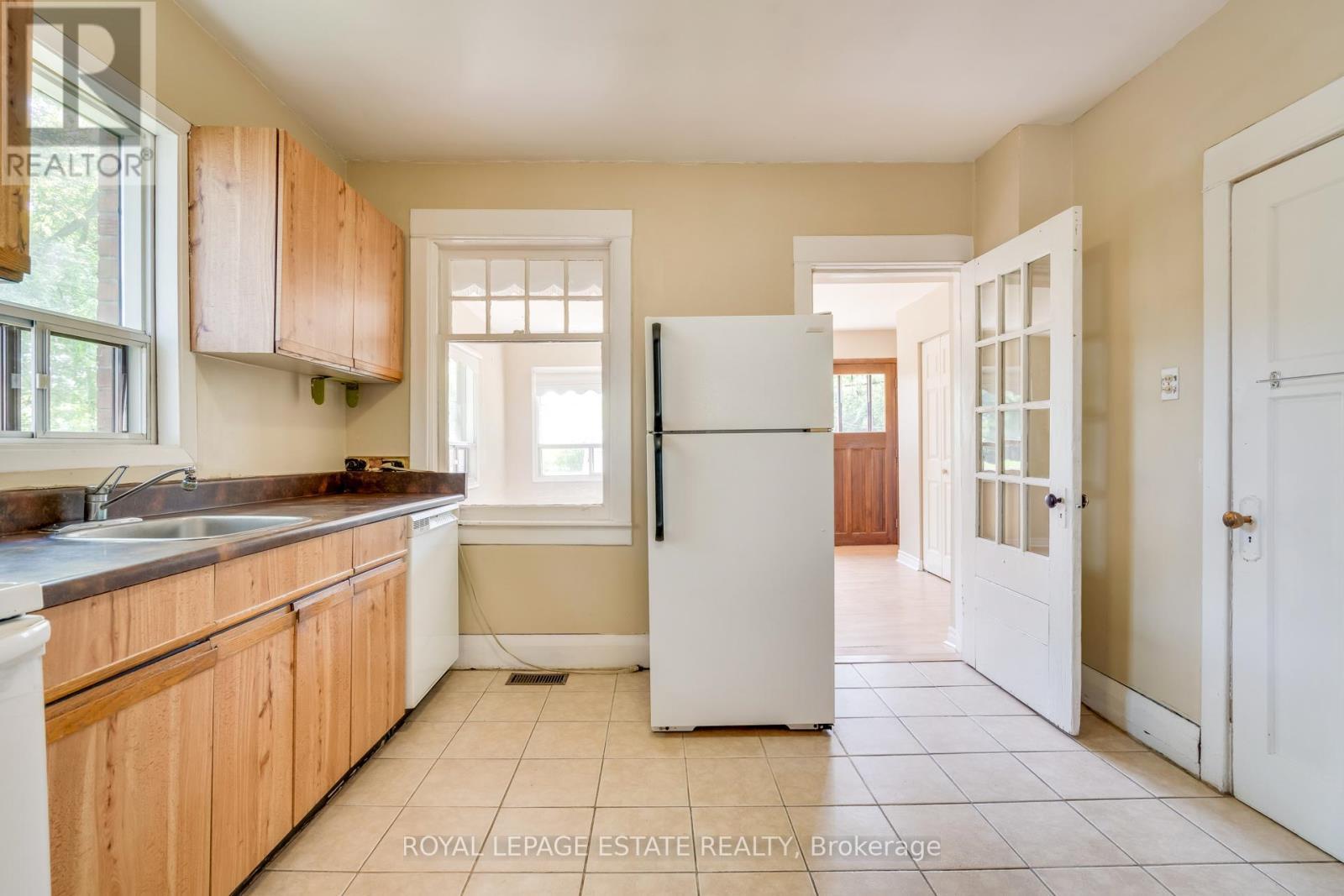 












54 KENILWORTH AVENUE

,
Toronto,




Ontario
M4L3S5

