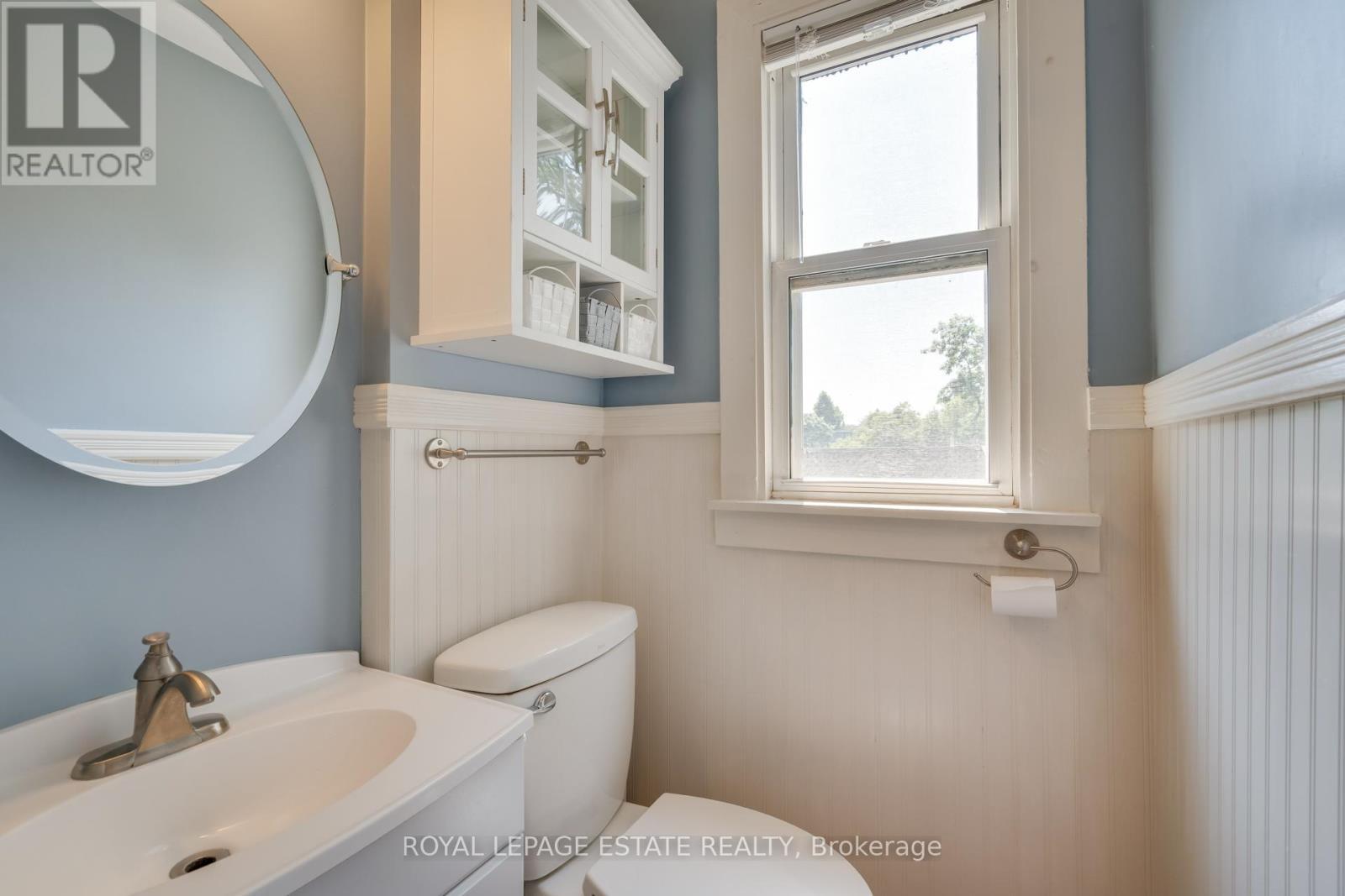 












54 KENILWORTH AVENUE

,
Toronto,




Ontario
M4L3S5


