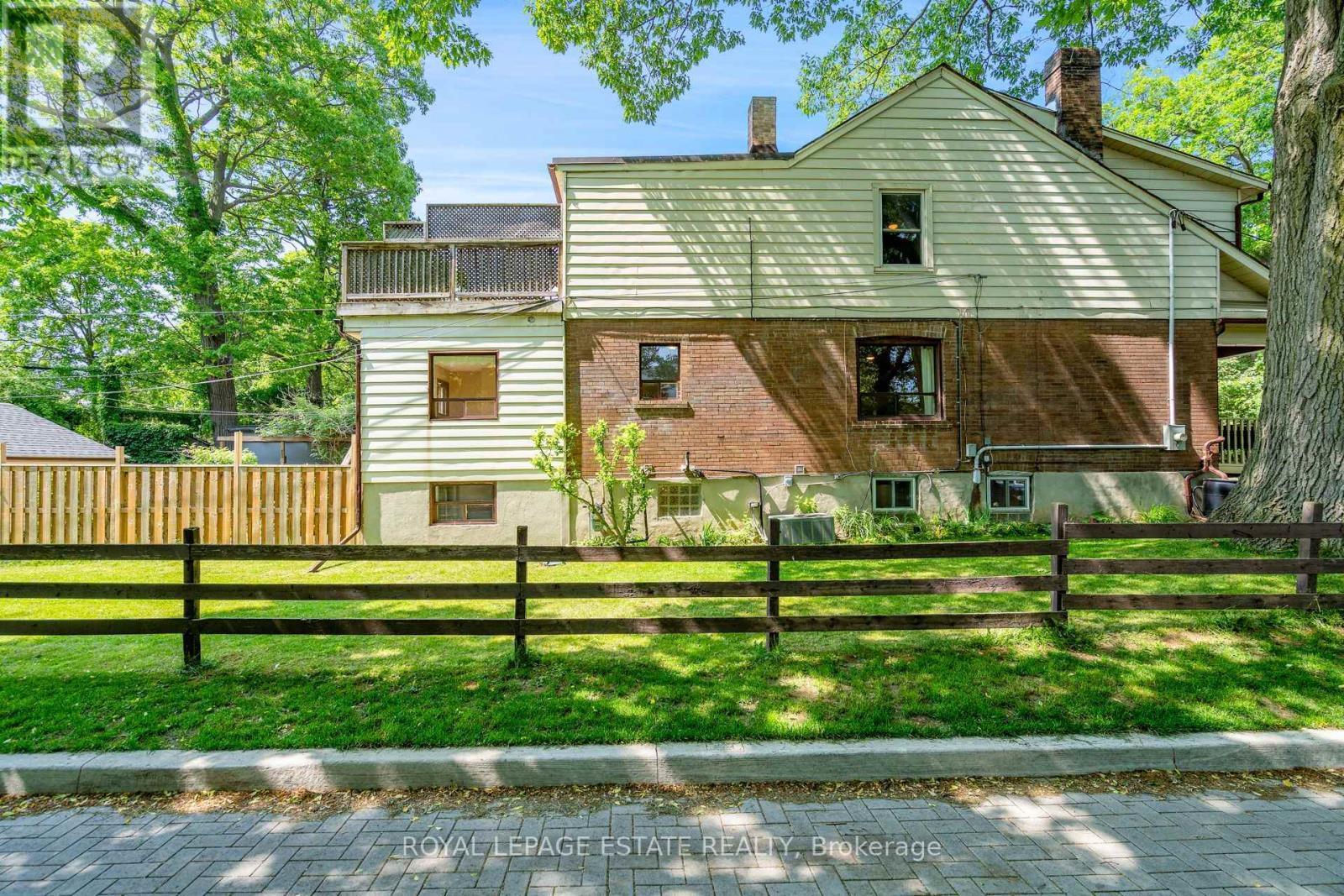 












54 KENILWORTH AVENUE

,
Toronto,




Ontario
M4L3S5

