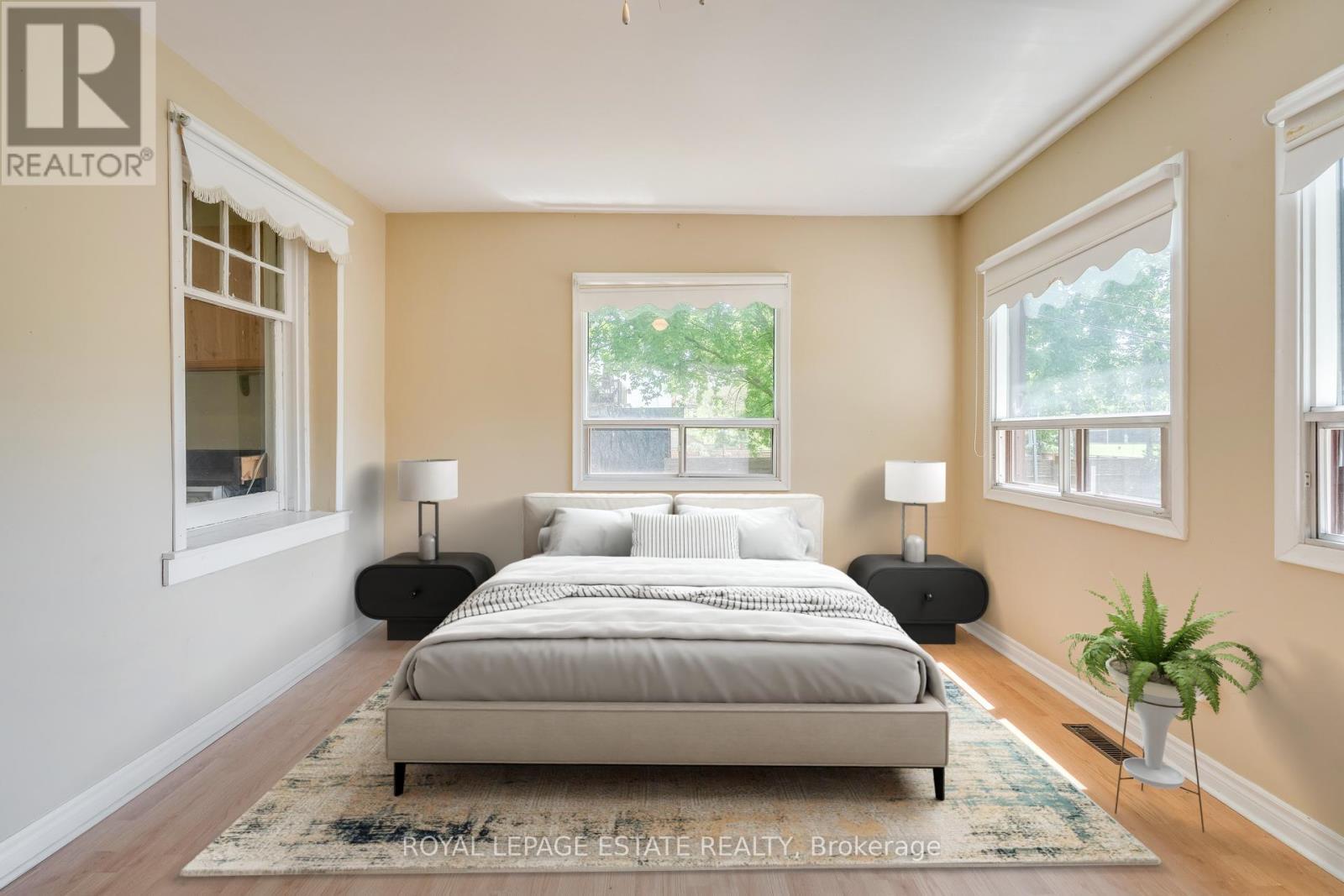 












54 KENILWORTH AVENUE

,
Toronto,




Ontario
M4L3S5

