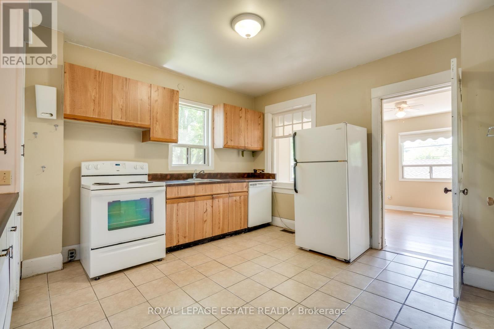 












54 KENILWORTH AVENUE

,
Toronto,




Ontario
M4L3S5

