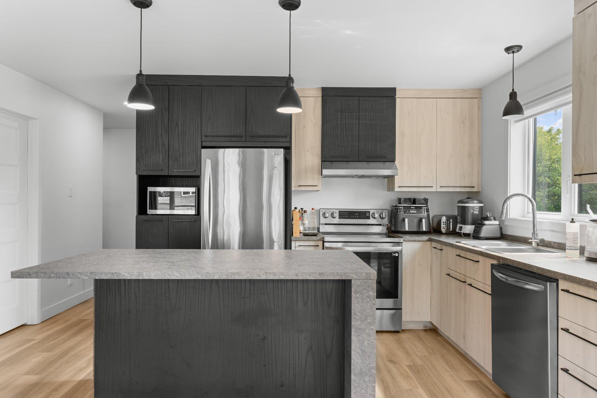 









124


Rue St-Pierre

, 2,
Saint-François-Xavier-de-Brompton,




QC
J0B2V0

