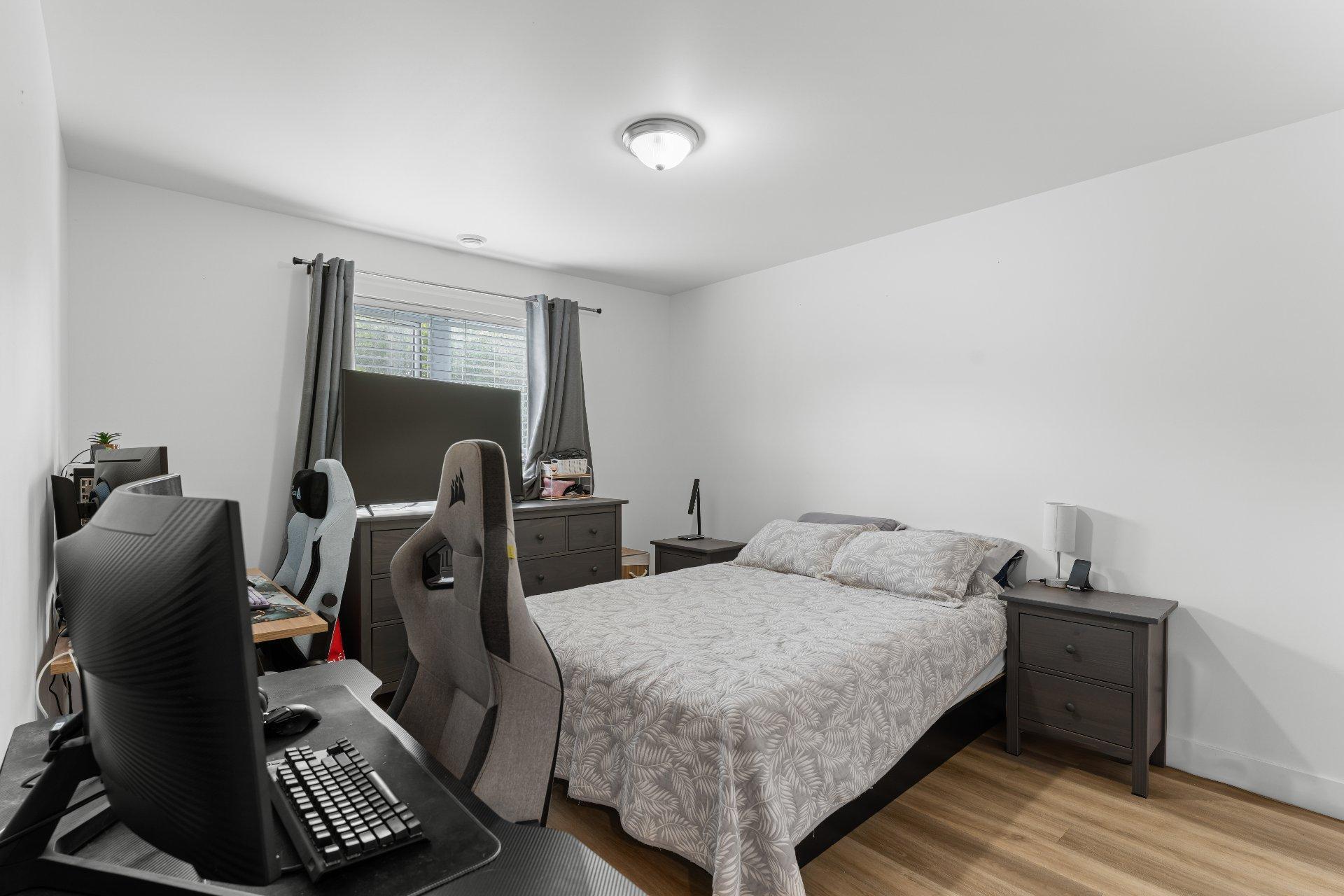 









124


Rue St-Pierre

, 2,
Saint-François-Xavier-de-Brompton,




QC
J0B2V0

