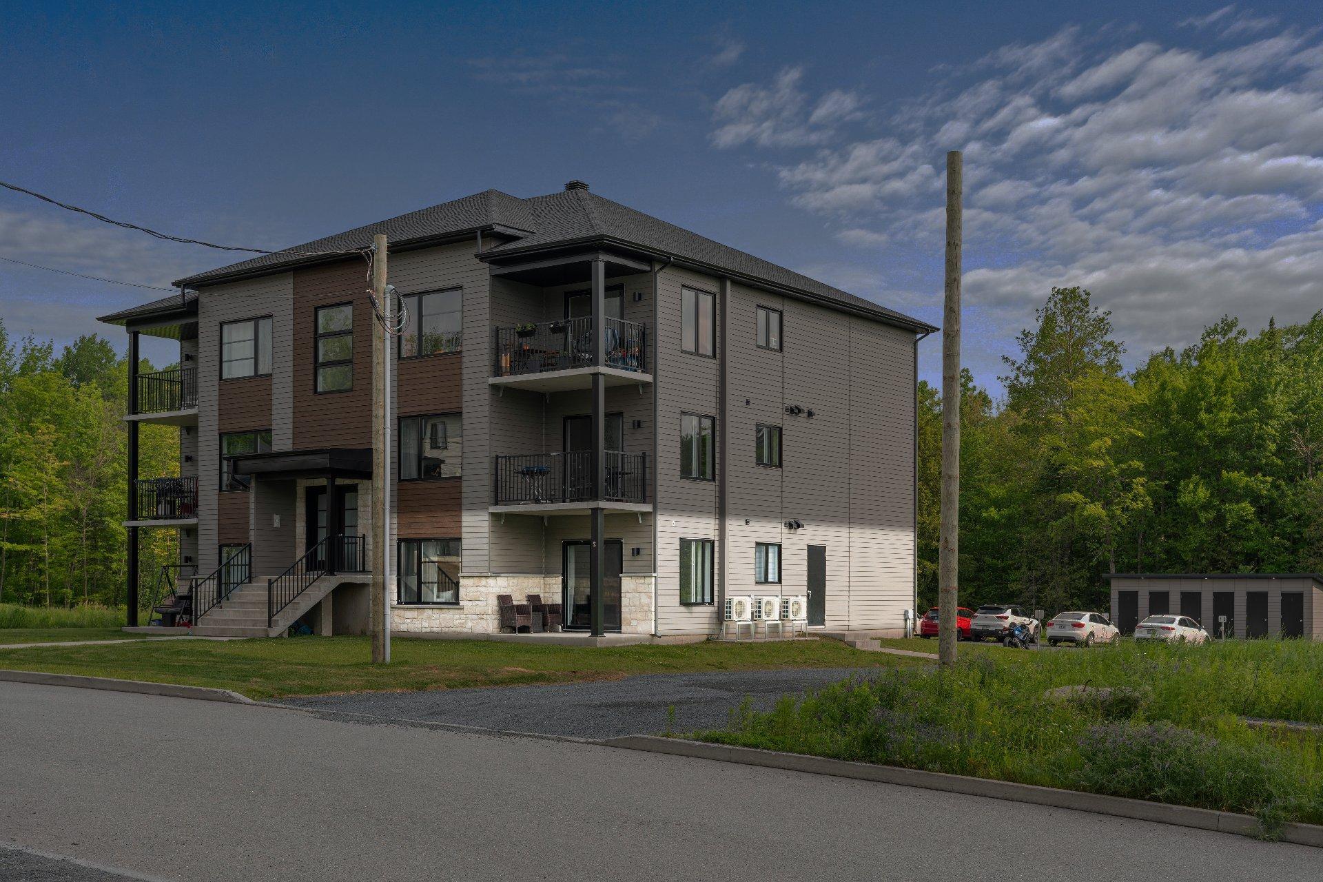 









124


Rue St-Pierre

, 2,
Saint-François-Xavier-de-Brompton,




QC
J0B2V0


