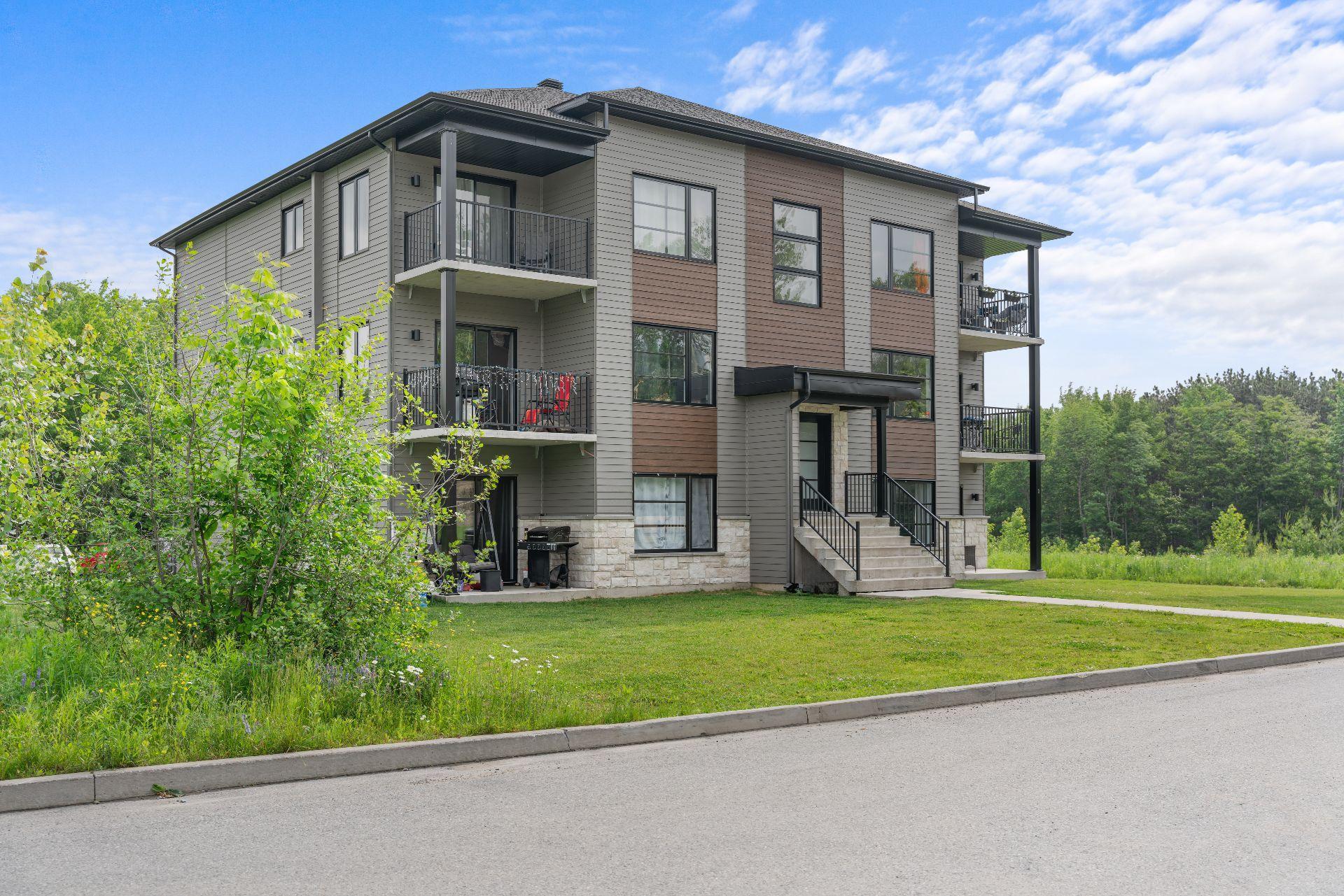 









124


Rue St-Pierre

, 2,
Saint-François-Xavier-de-Brompton,




QC
J0B2V0

