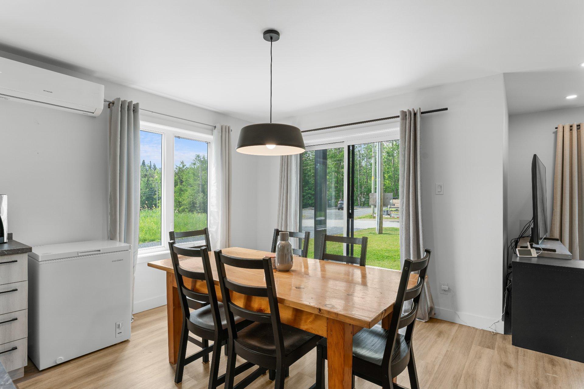 









124


Rue St-Pierre

, 2,
Saint-François-Xavier-de-Brompton,




QC
J0B2V0

