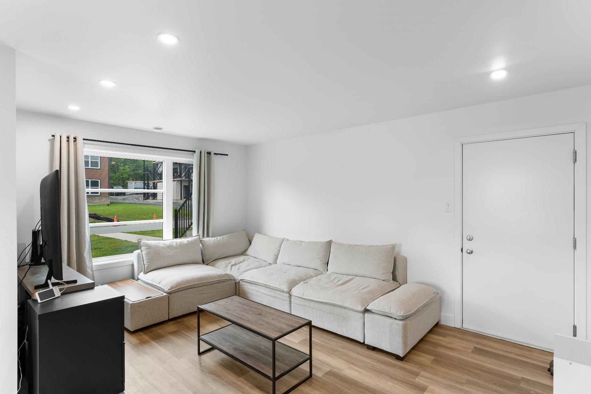









124


Rue St-Pierre

, 2,
Saint-François-Xavier-de-Brompton,




QC
J0B2V0

