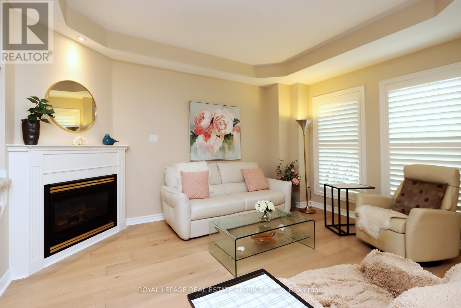 












195 GLENASHTON DRIVE

,
Oakville,




Ontario
L6H6M8

