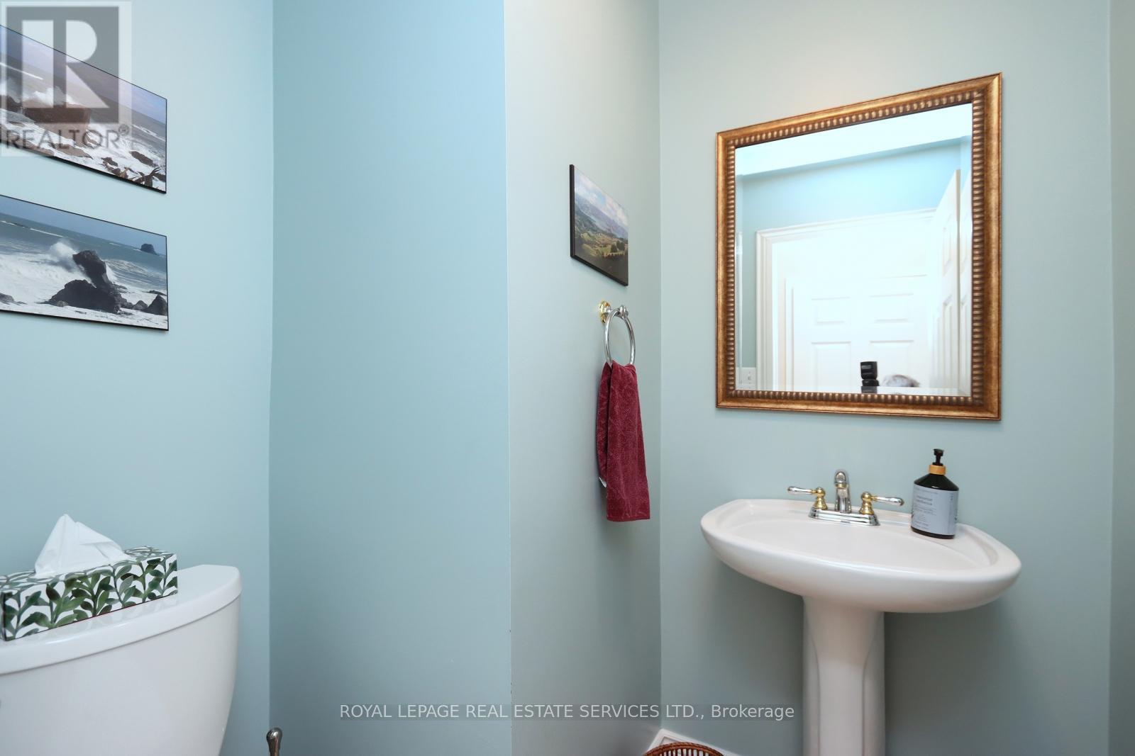 












195 GLENASHTON DRIVE

,
Oakville,




Ontario
L6H6M8


