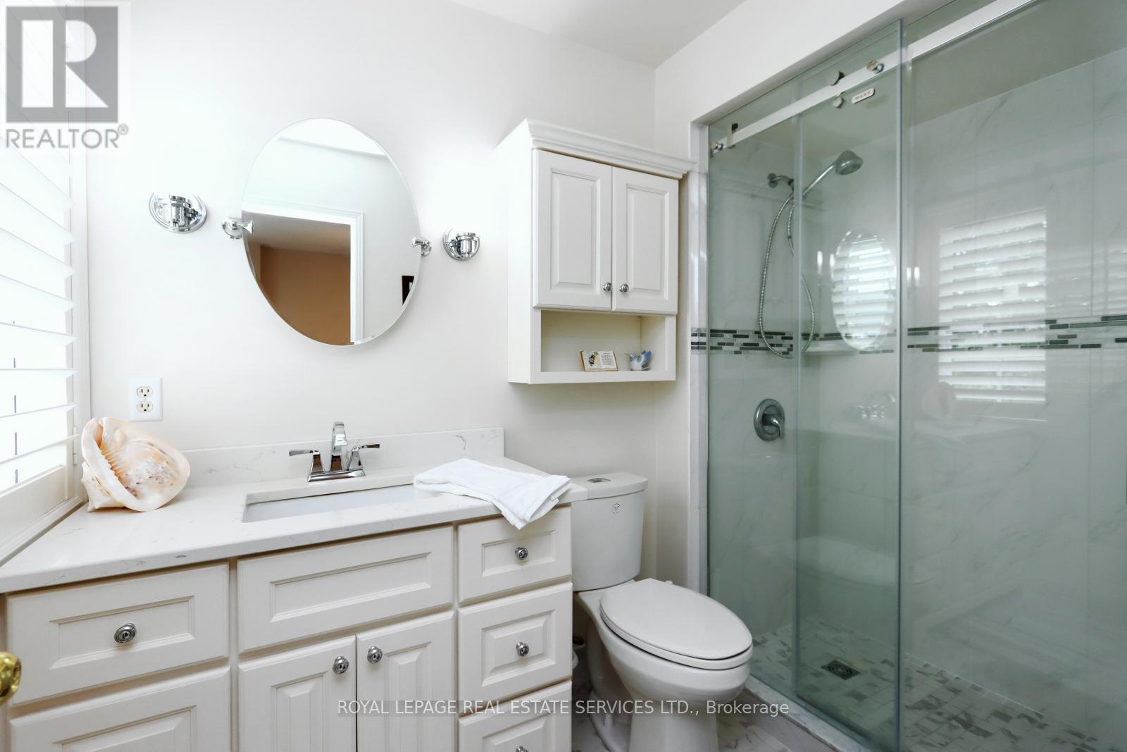 












195 GLENASHTON DRIVE

,
Oakville,




Ontario
L6H6M8

