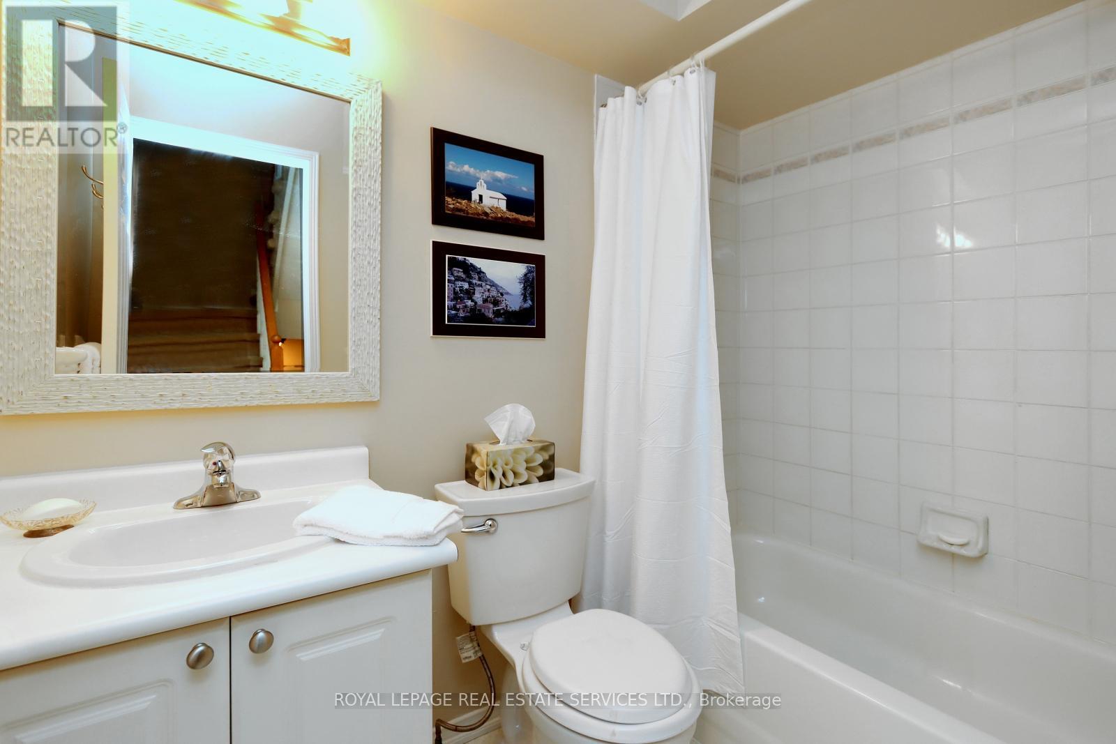 












195 GLENASHTON DRIVE

,
Oakville,




Ontario
L6H6M8

