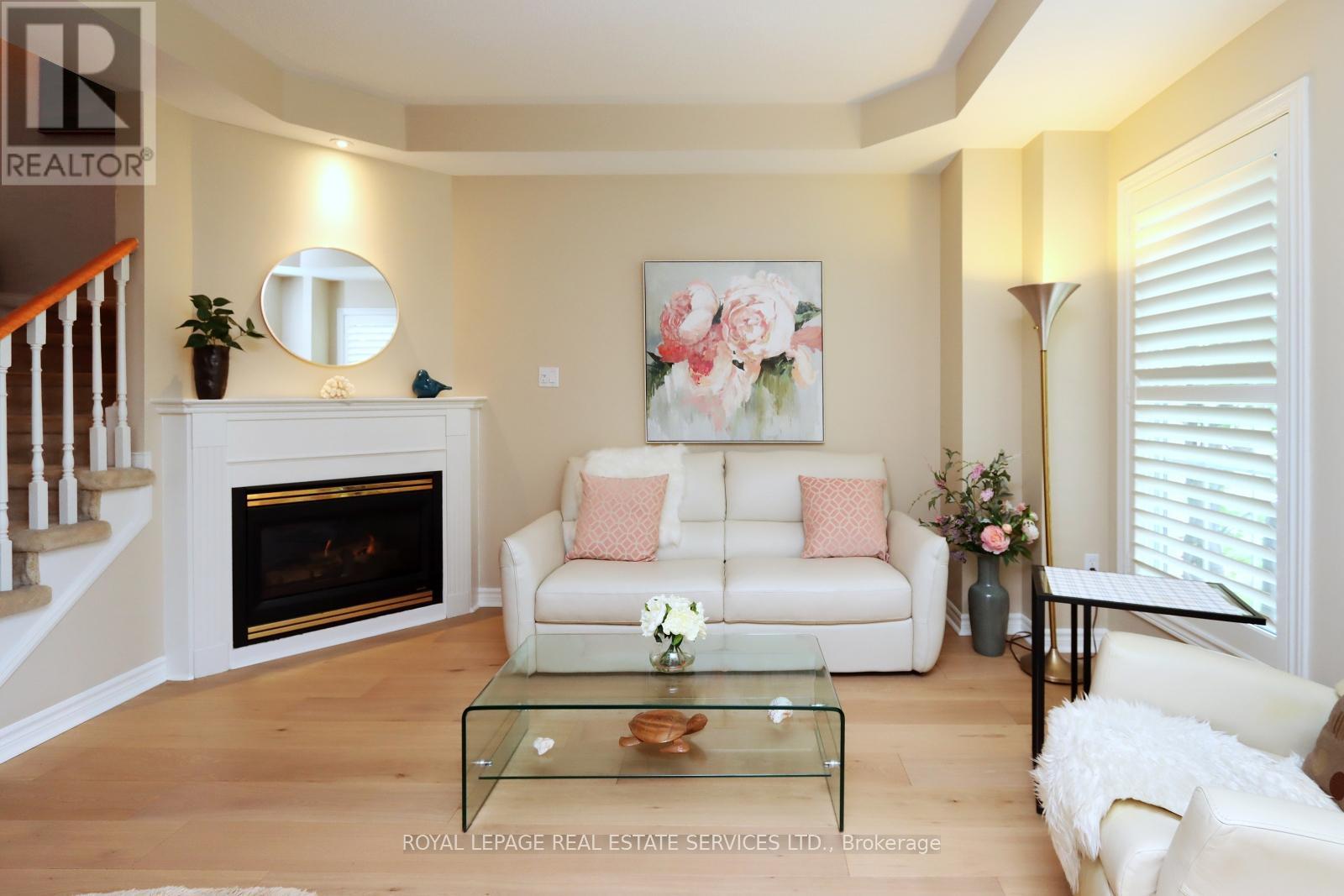 












195 GLENASHTON DRIVE

,
Oakville,




Ontario
L6H6M8

