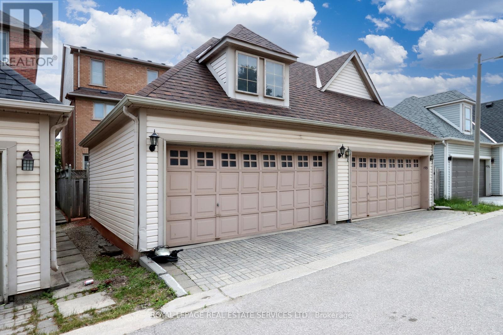 












195 GLENASHTON DRIVE

,
Oakville,




Ontario
L6H6M8

