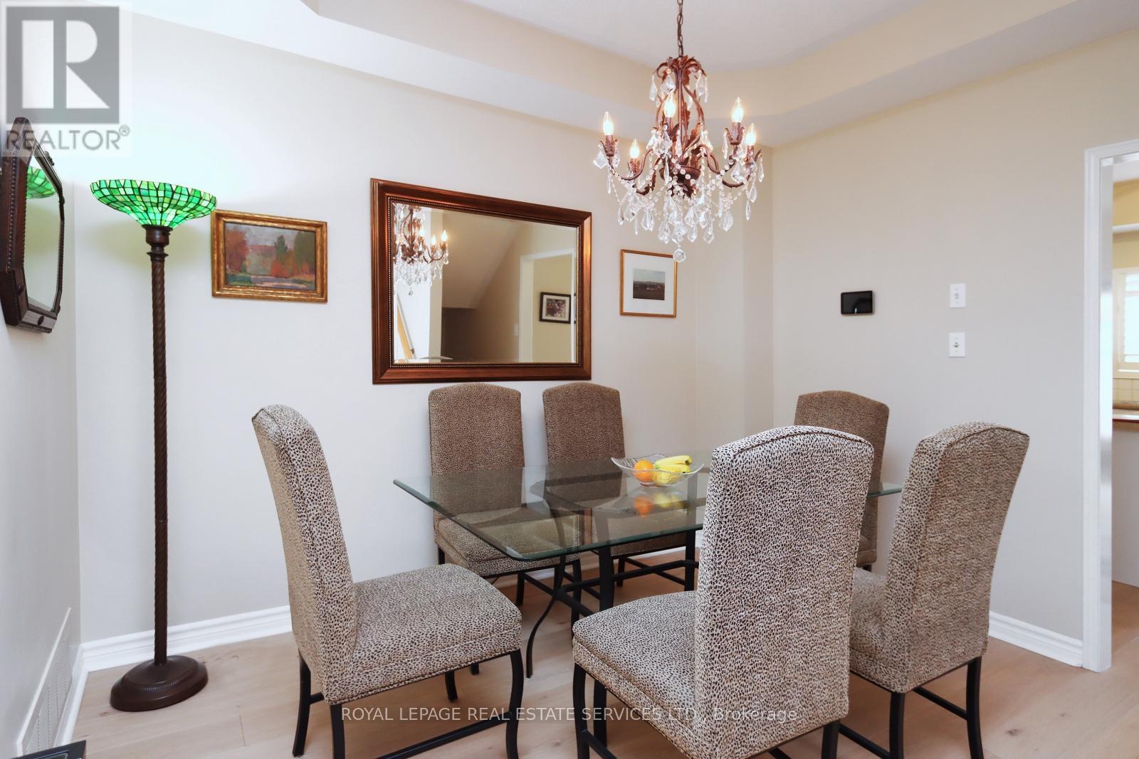 












195 GLENASHTON DRIVE

,
Oakville,




Ontario
L6H6M8

