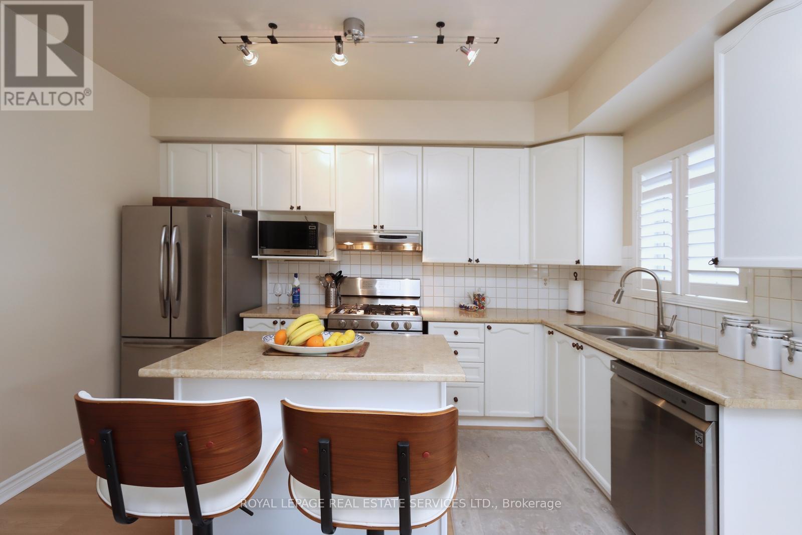 












195 GLENASHTON DRIVE

,
Oakville,




Ontario
L6H6M8

