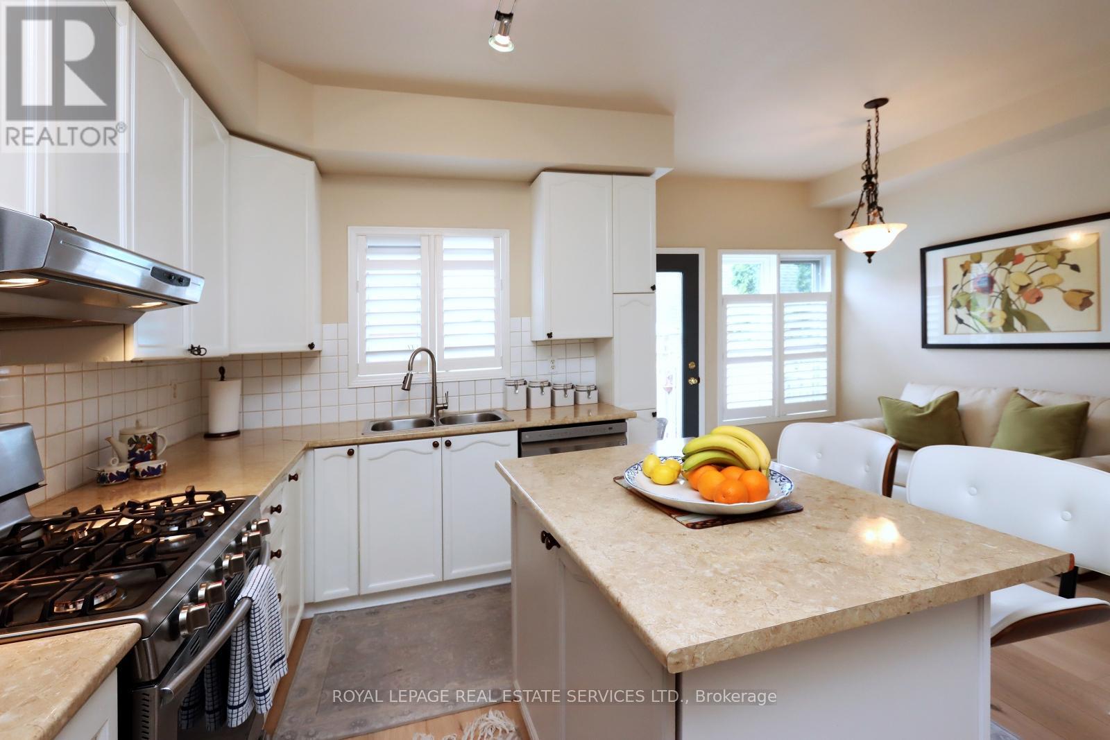 












195 GLENASHTON DRIVE

,
Oakville,




Ontario
L6H6M8

