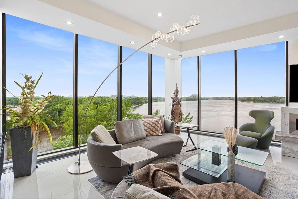 









4400


Prom. Paton

, 708,
Laval (Chomedey),




QC
H7W0K2

