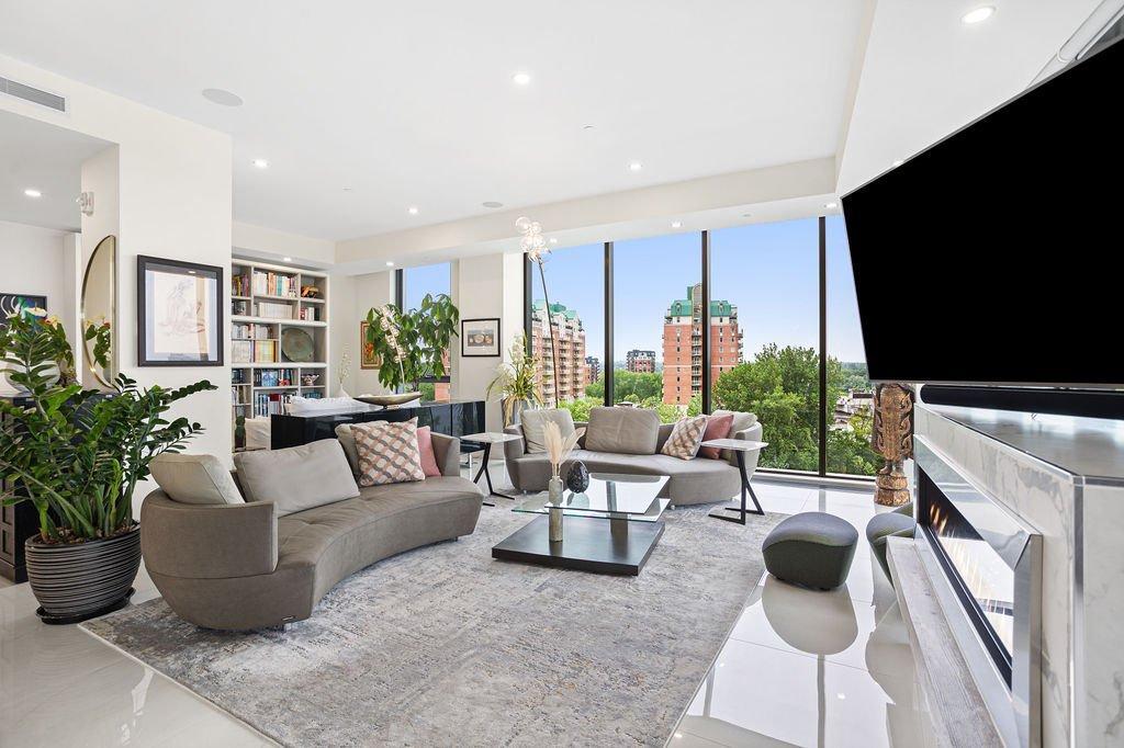 









4400


Prom. Paton

, 708,
Laval (Chomedey),




QC
H7W0K2

