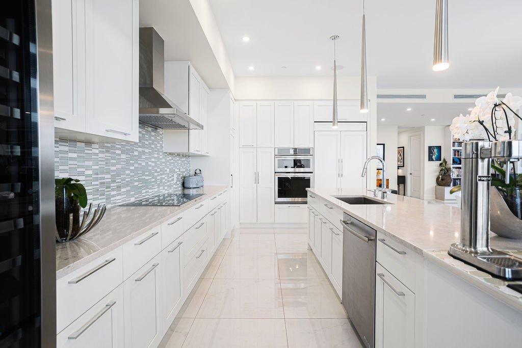









4400


Prom. Paton

, 708,
Laval (Chomedey),




QC
H7W0K2

