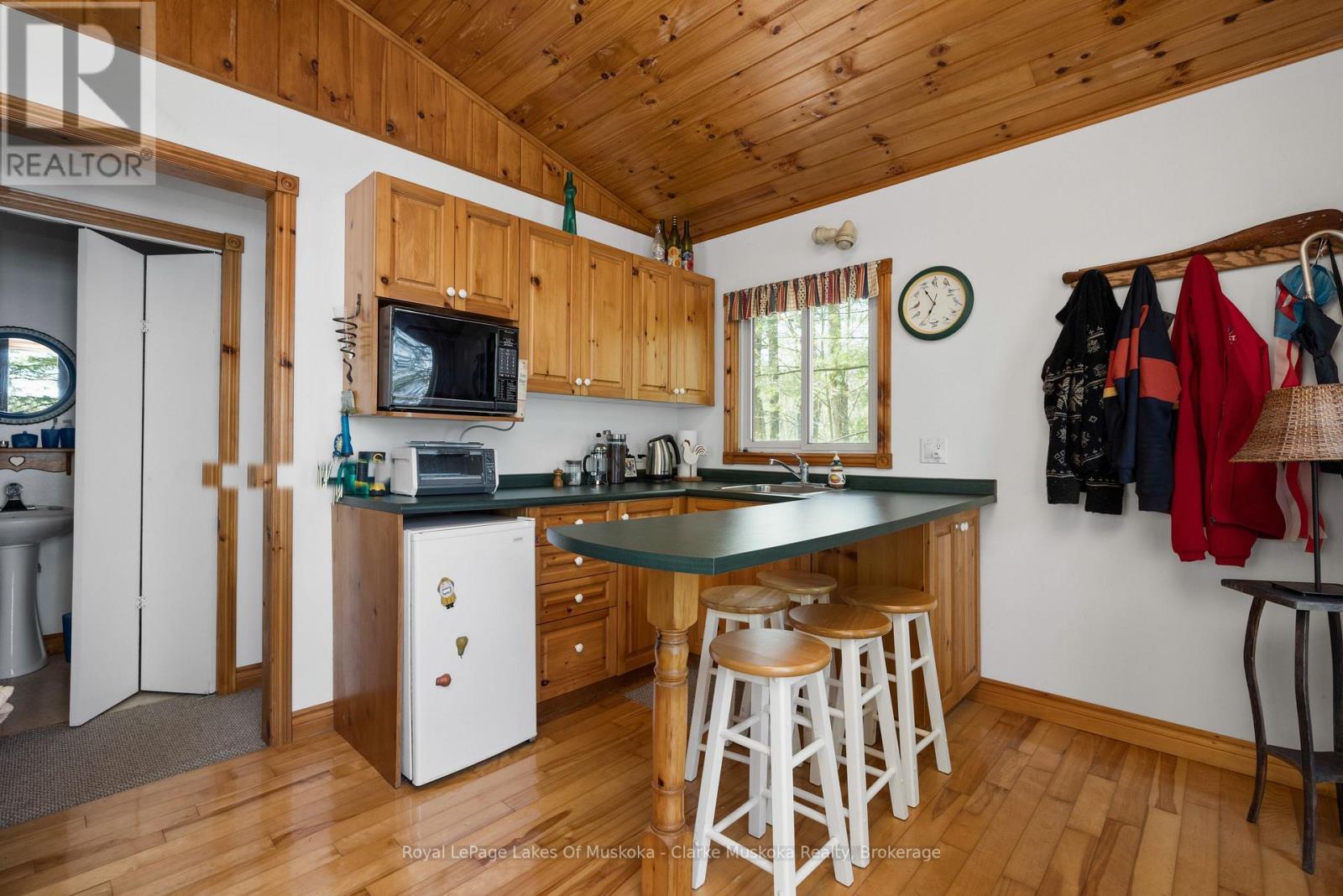












185 WOODLAND TRAIL

,
Severn (Port Severn),




Ontario
L0K1S0


