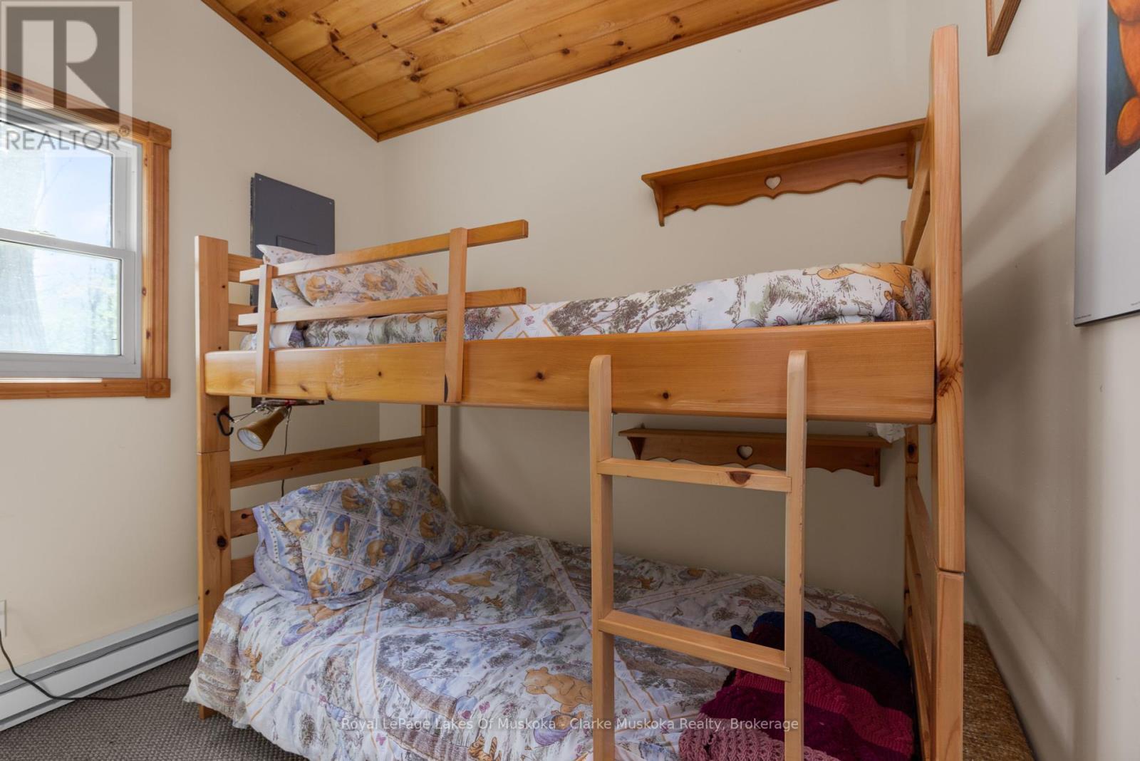 












185 WOODLAND TRAIL

,
Severn (Port Severn),




Ontario
L0K1S0

