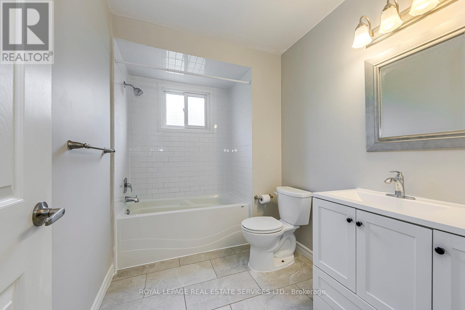 












679 CUMBERLAND AVENUE

,
Burlington,




Ontario
L7N2X6

